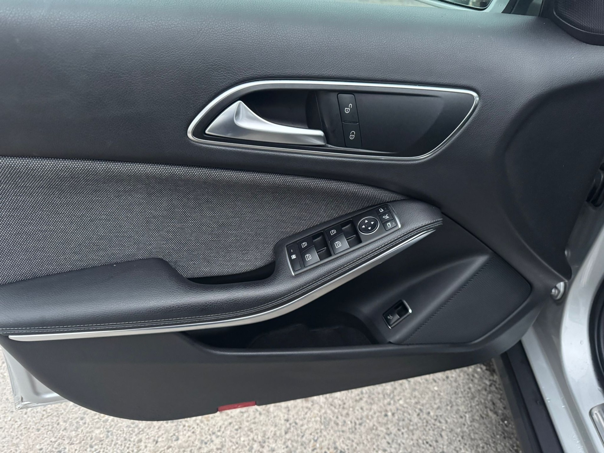 MERCEDES-BENZ GLA 200 Night Star 7G-DCT-image-15