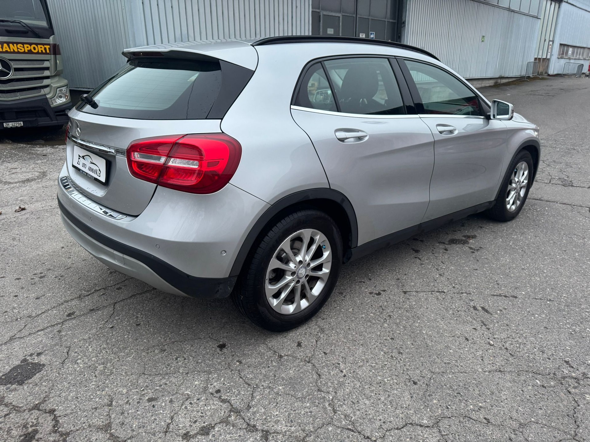 MERCEDES-BENZ GLA 200 Night Star 7G-DCT-image-5