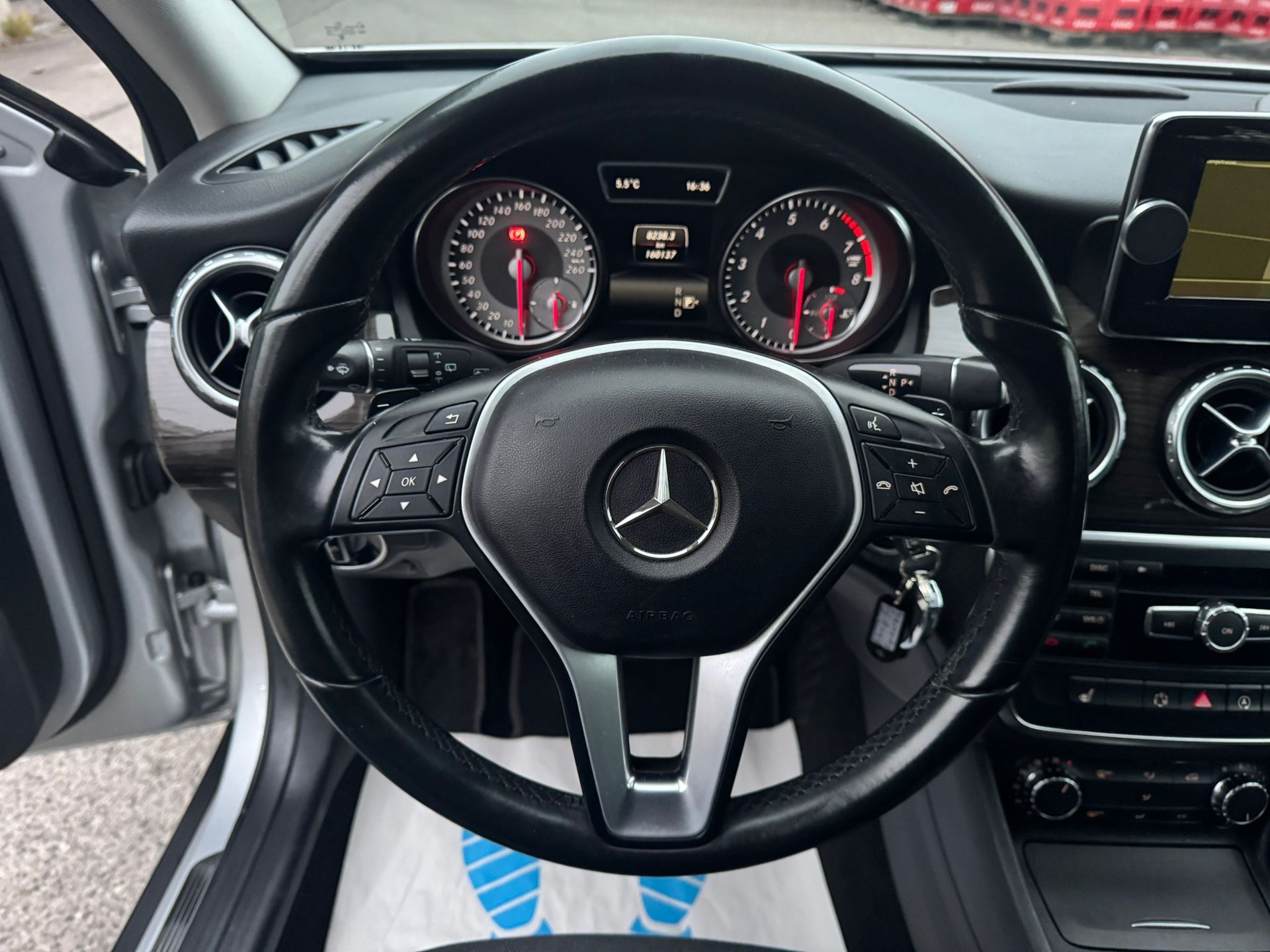MERCEDES-BENZ GLA 200 Night Star 7G-DCT-image-17