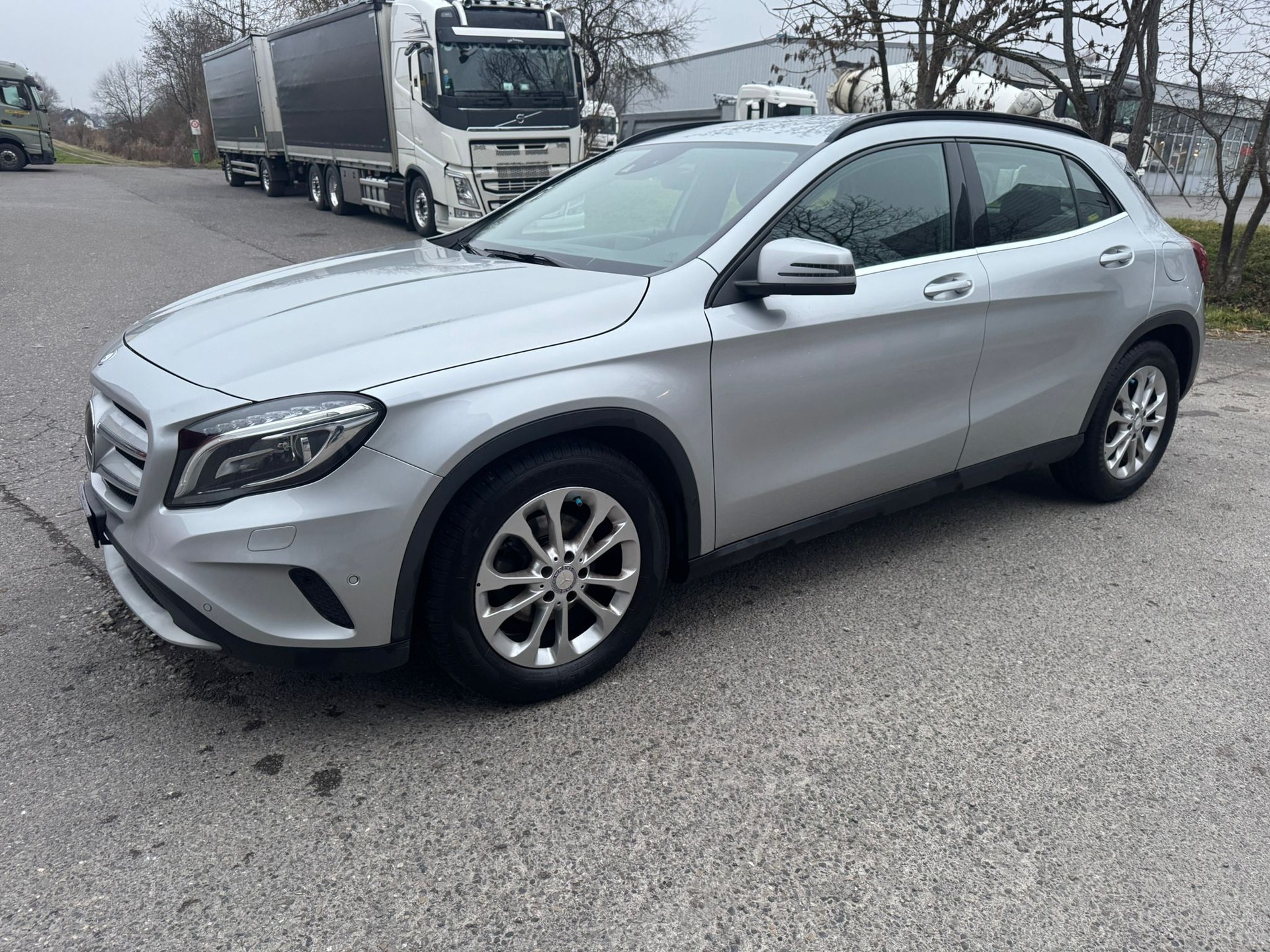 MERCEDES-BENZ GLA 200 Night Star 7G-DCT-image-1