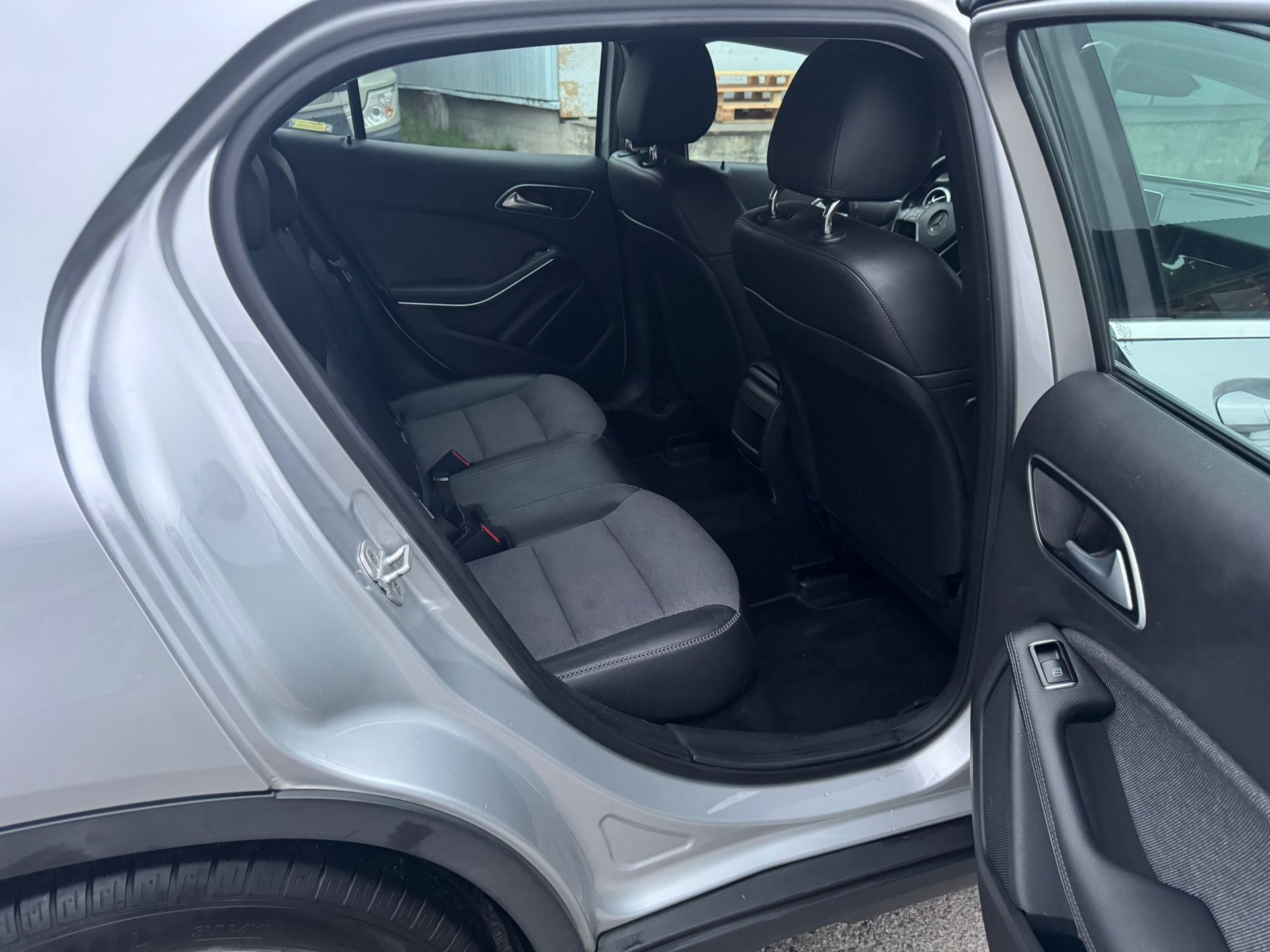 MERCEDES-BENZ GLA 200 Night Star 7G-DCT-image-13