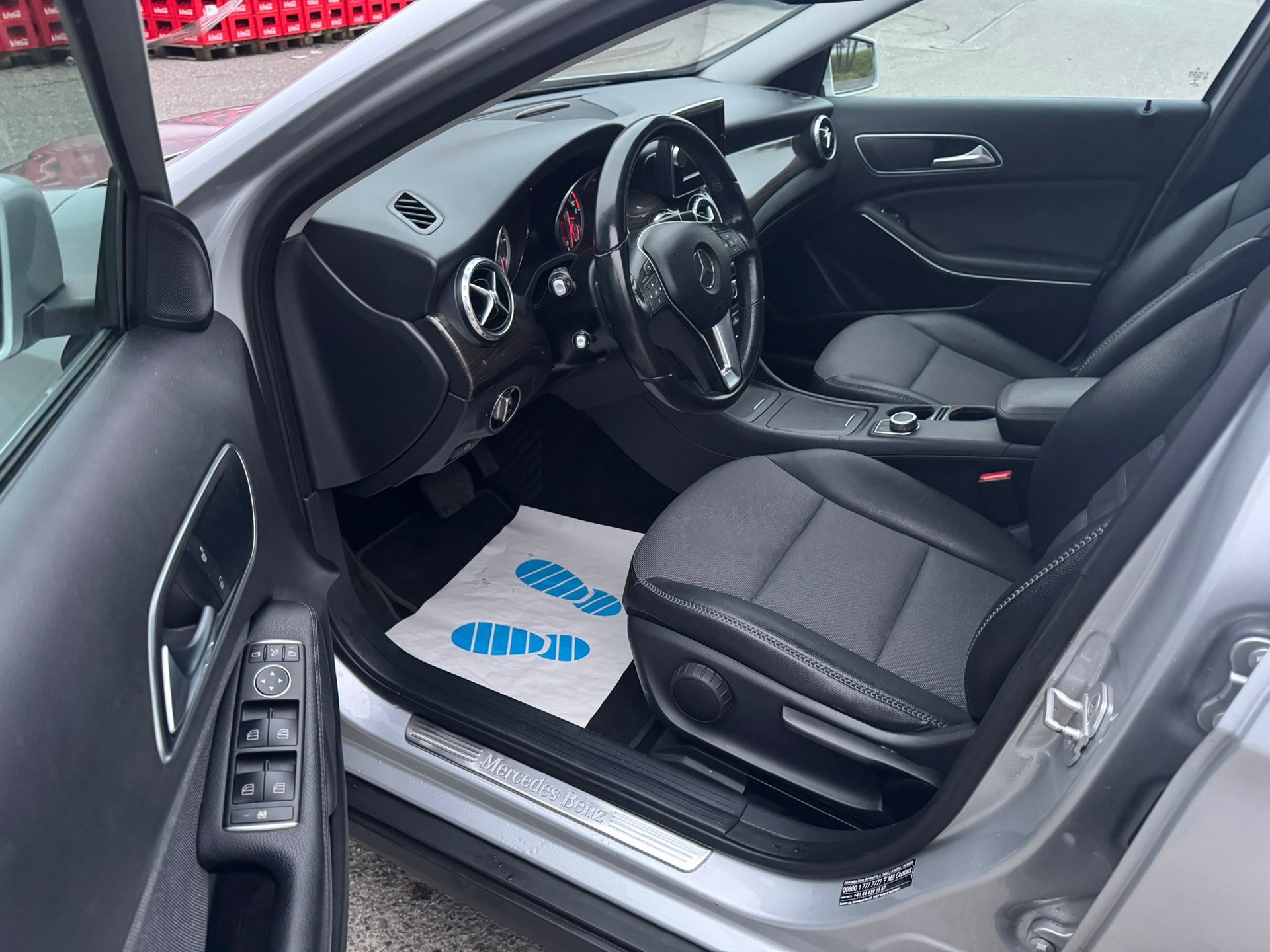 MERCEDES-BENZ GLA 200 Night Star 7G-DCT-image-11