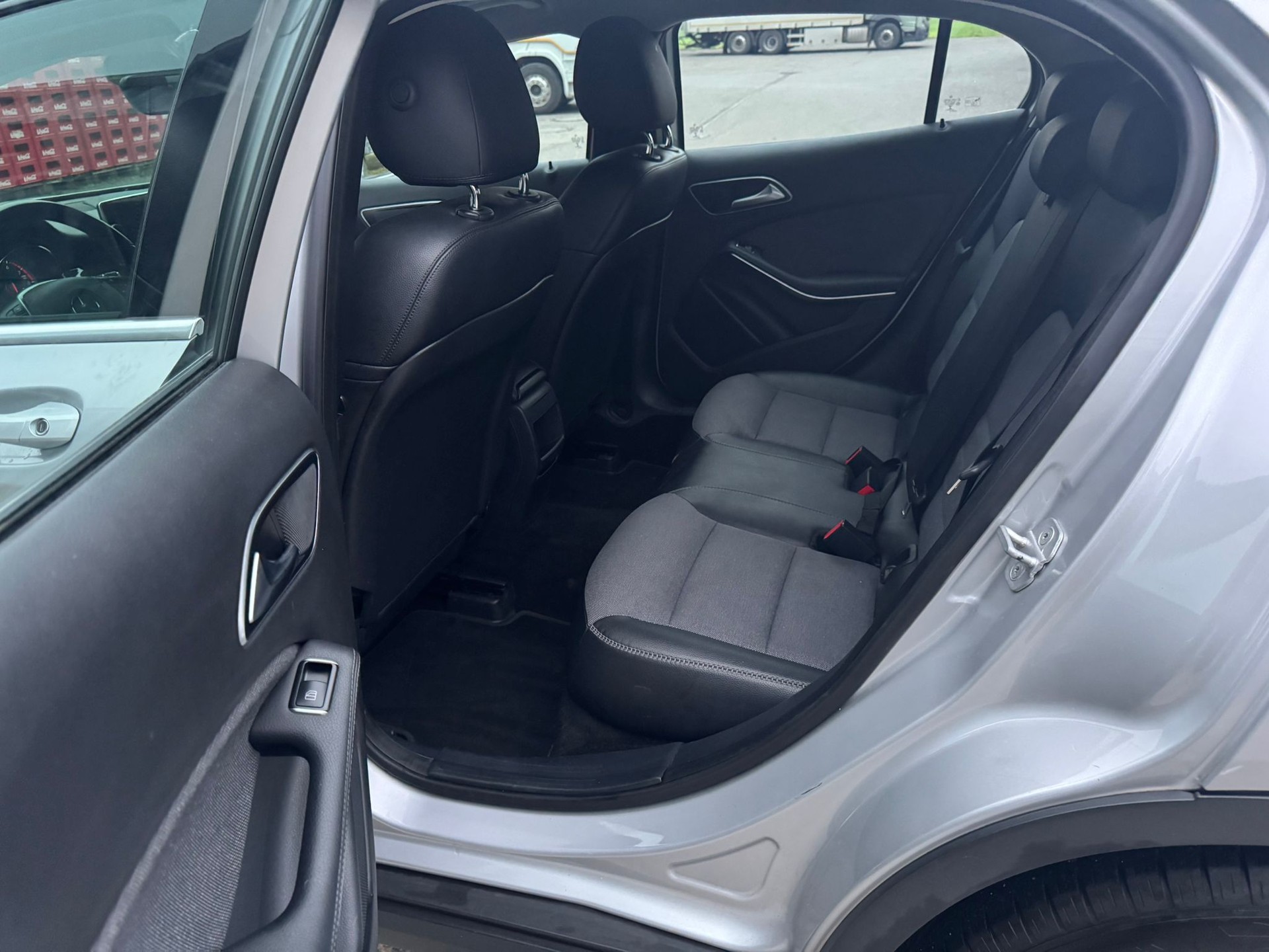MERCEDES-BENZ GLA 200 Night Star 7G-DCT-image-14