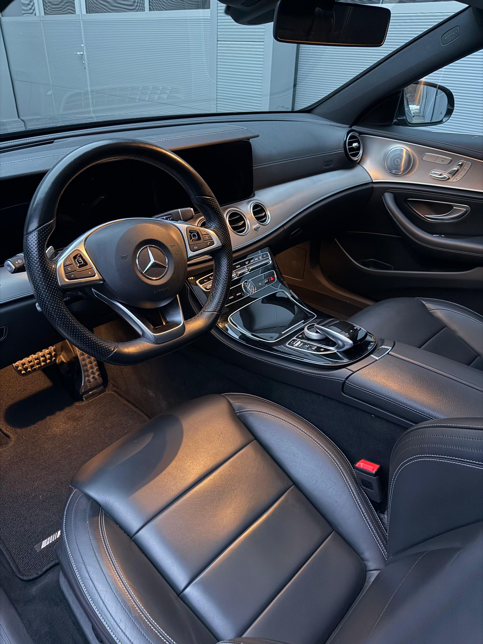 MERCEDES-BENZ E 350 d AMG Line 4Matic 9G-Tronic-image-6