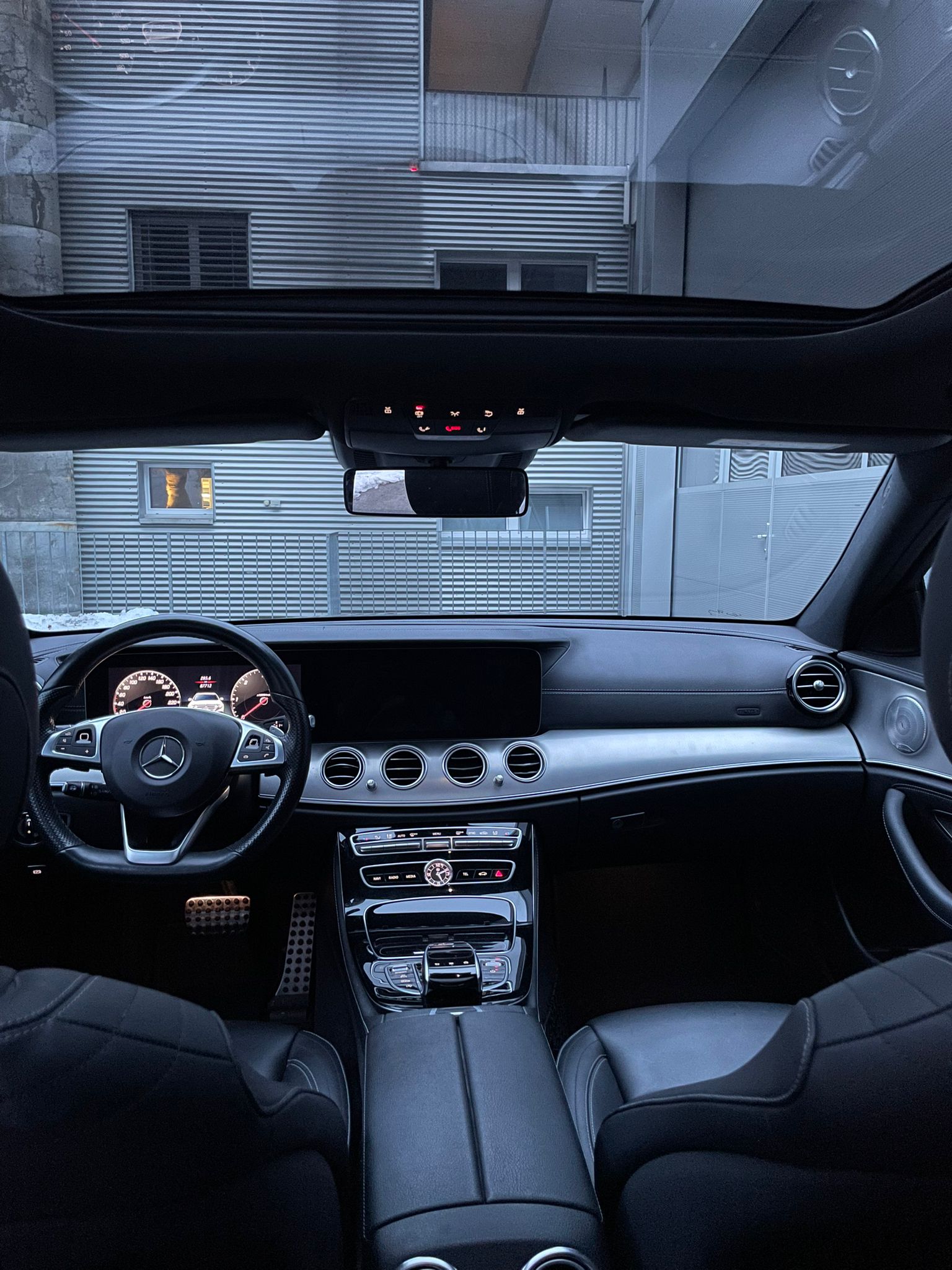 MERCEDES-BENZ E 350 d AMG Line 4Matic 9G-Tronic-image-7