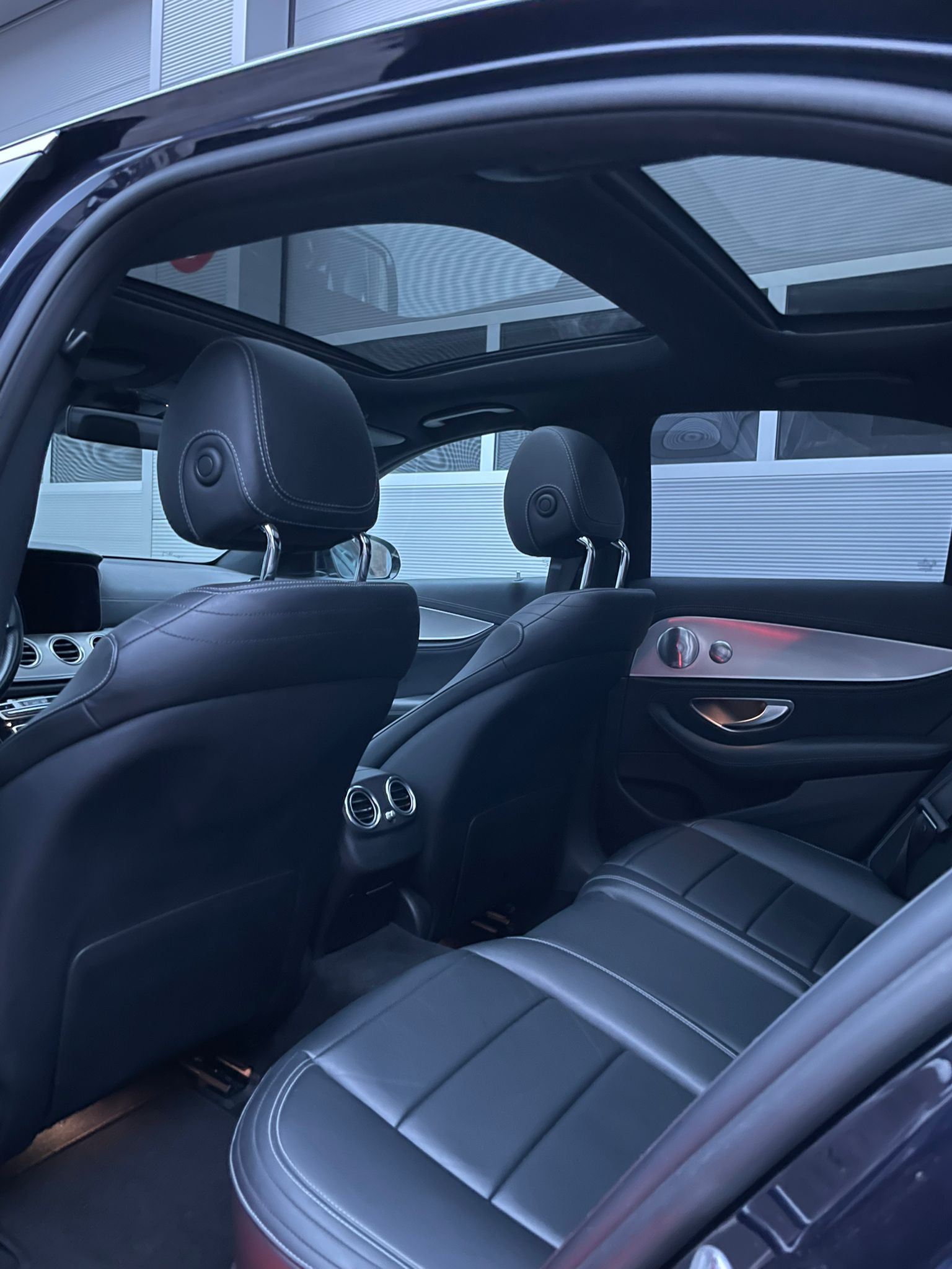 MERCEDES-BENZ E 350 d AMG Line 4Matic 9G-Tronic-image-9