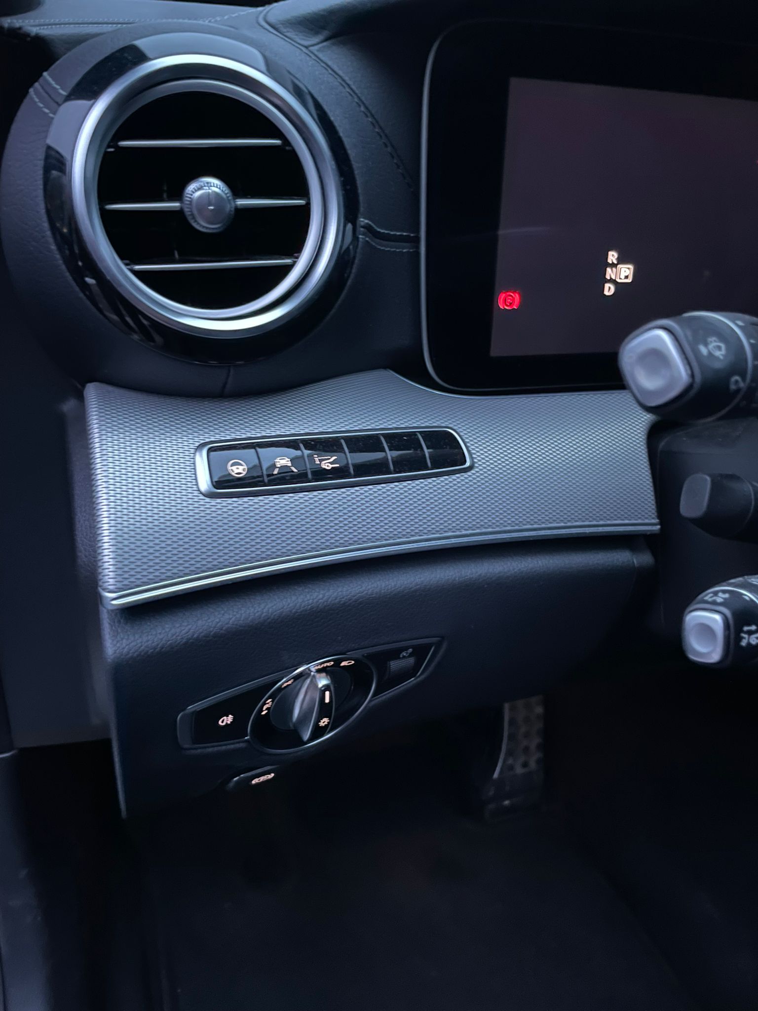MERCEDES-BENZ E 350 d AMG Line 4Matic 9G-Tronic-image-11