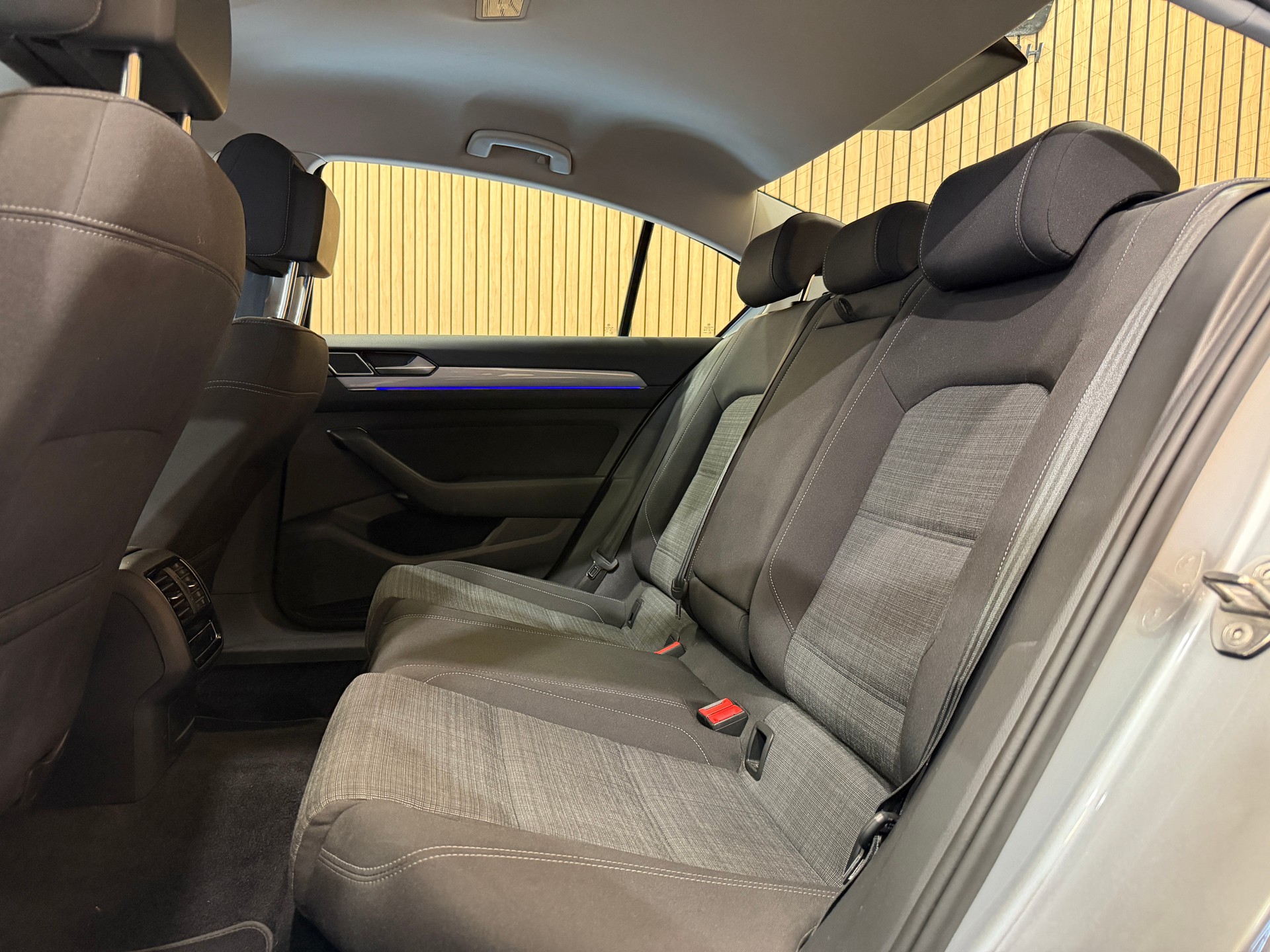 VW Passat 2.0 TDI Business DSG-image-14