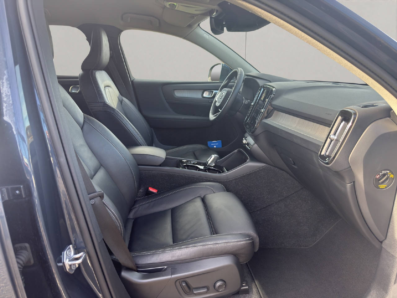 VOLVO XC40 1.5 T4 PiH Inscription .-image-8