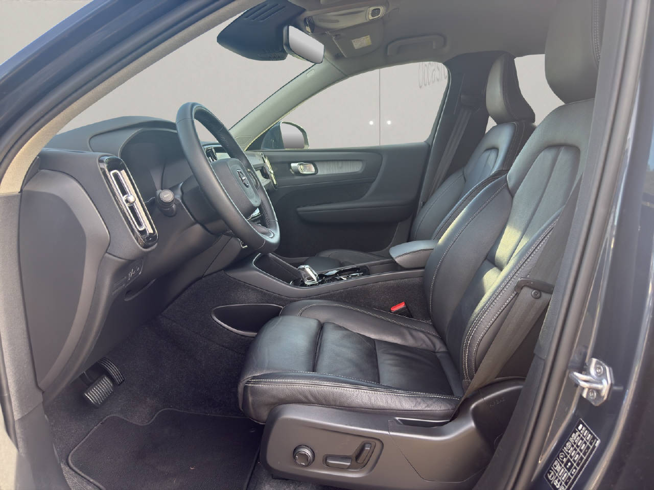 VOLVO XC40 1.5 T4 PiH Inscription .-image-10