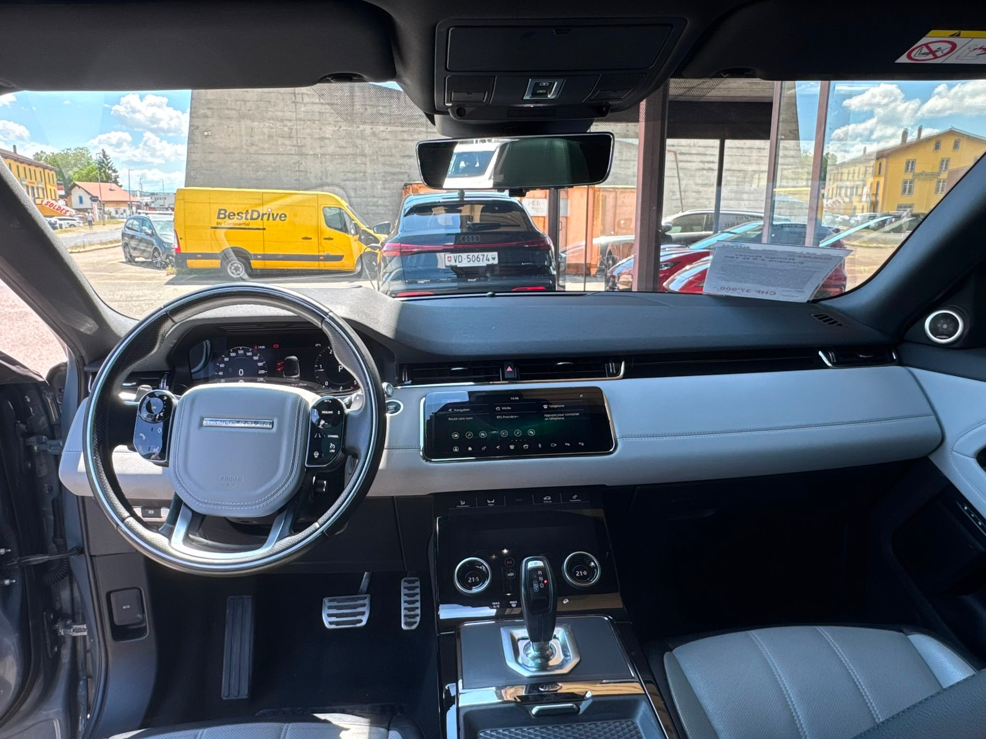 LAND ROVER Range Rover Evoque R-Dynamic D 180 First Edition AT9-image-8