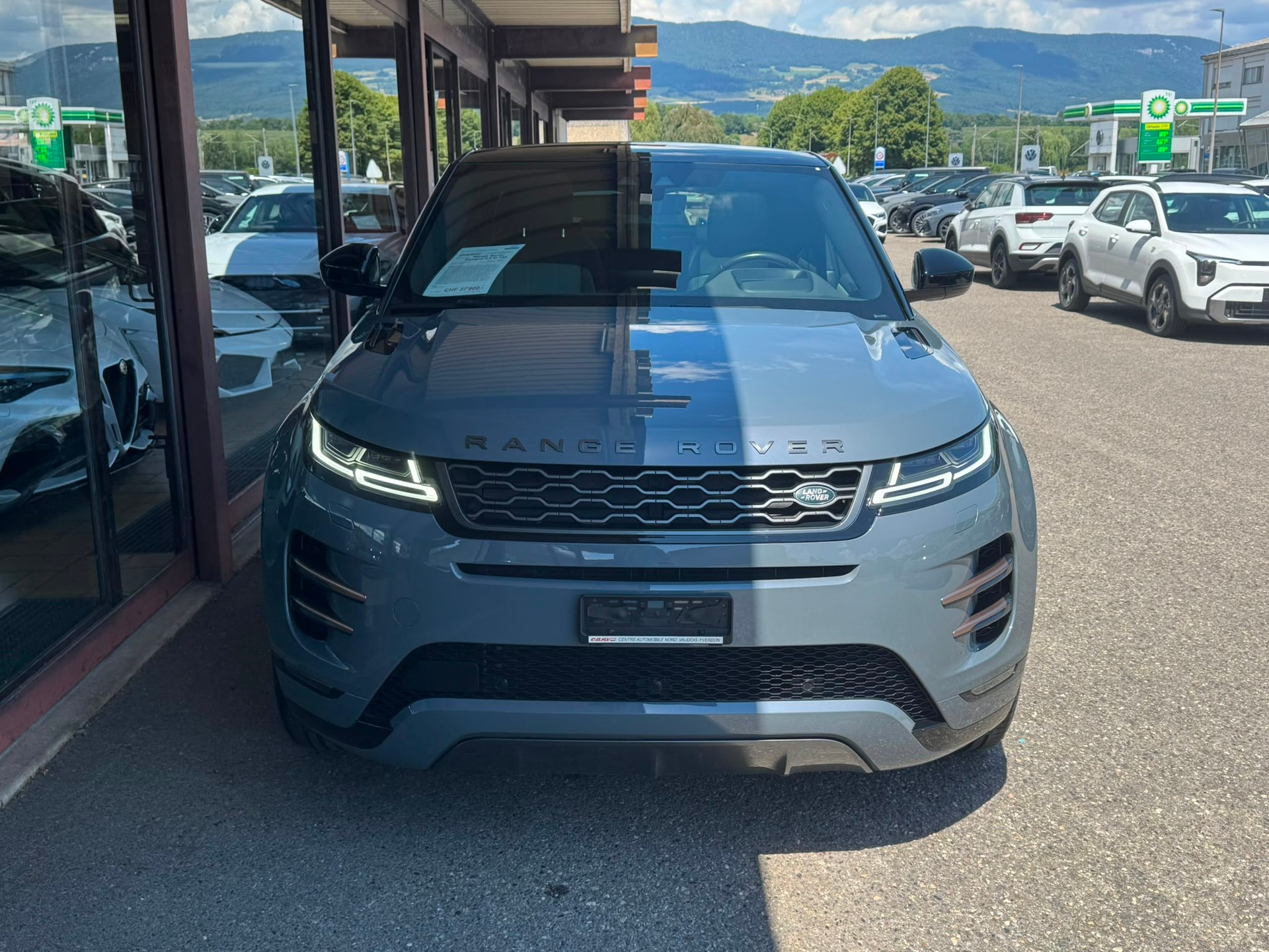 LAND ROVER Range Rover Evoque R-Dynamic D 180 First Edition AT9-image-2