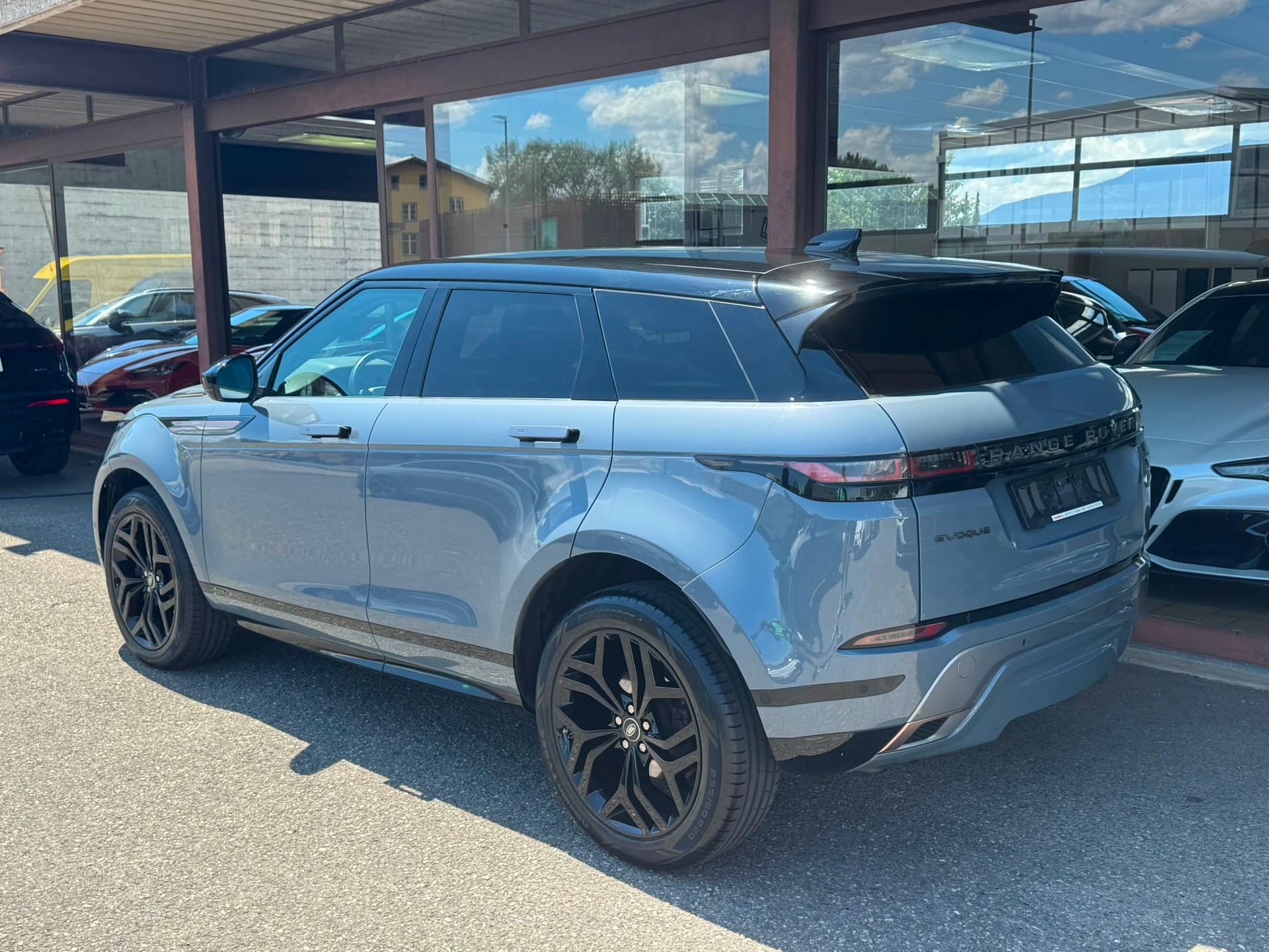 LAND ROVER Range Rover Evoque R-Dynamic D 180 First Edition AT9-image-3