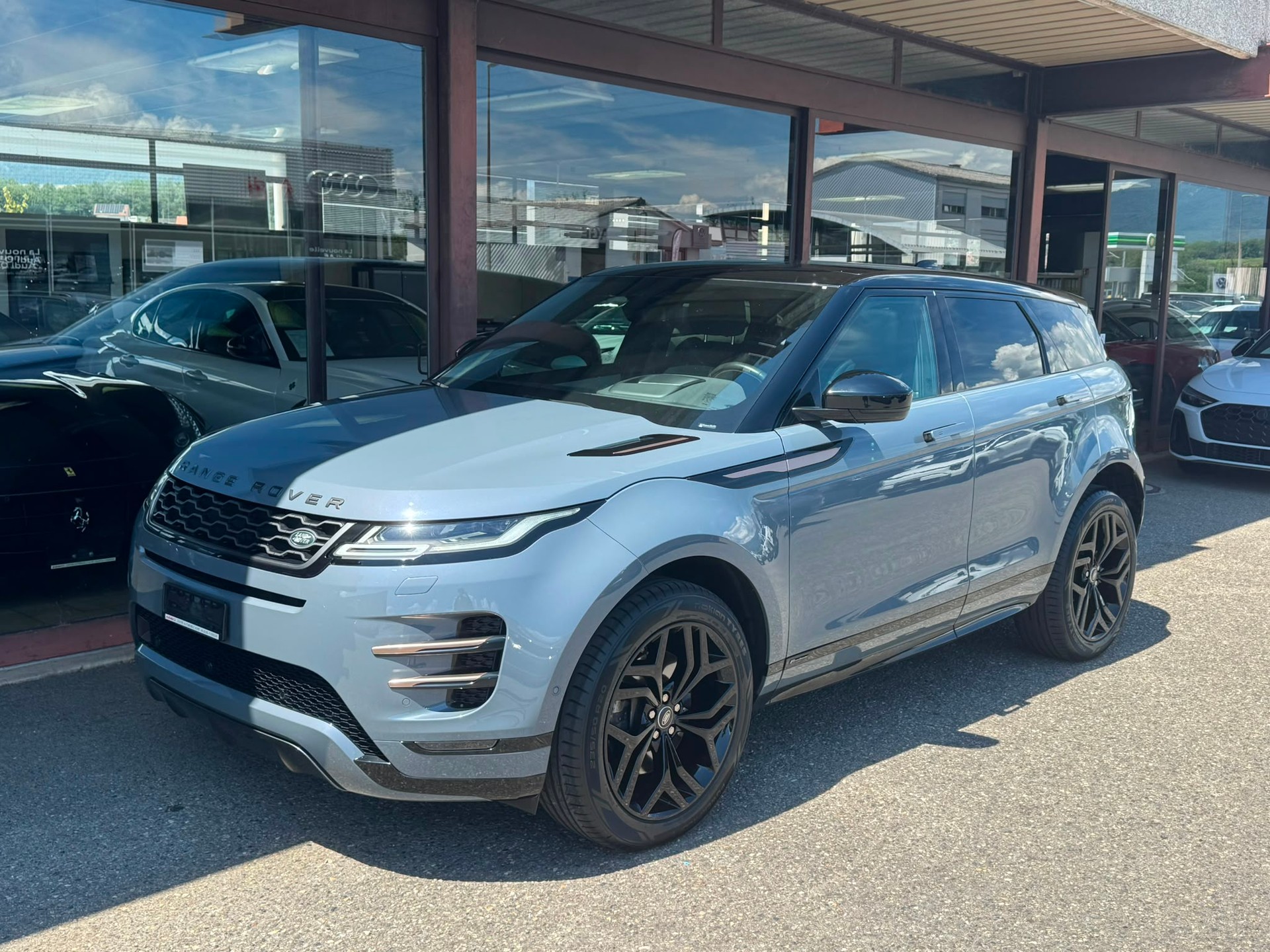 LAND ROVER Range Rover Evoque R-Dynamic D 180 First Edition AT9-image-1