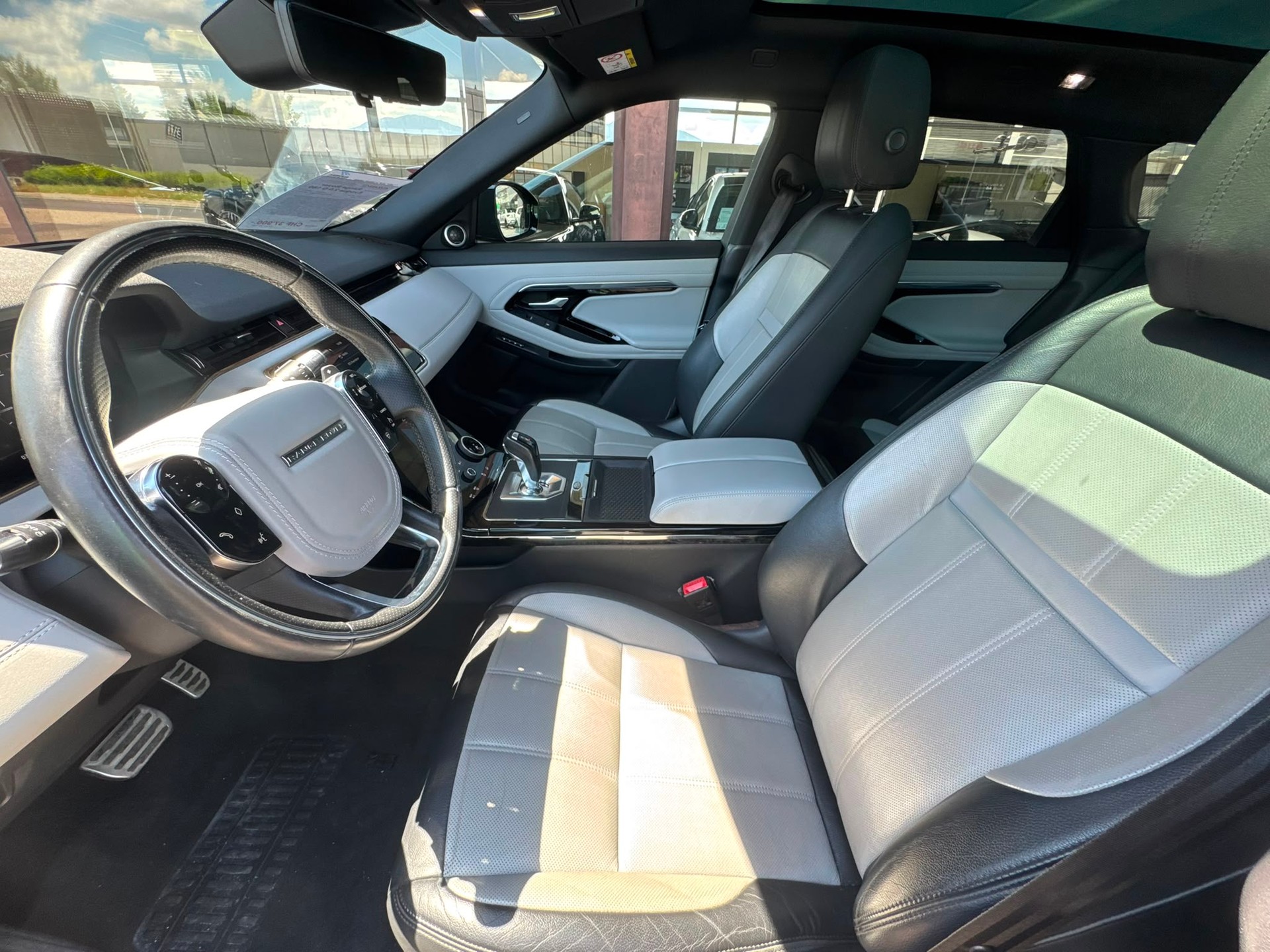 LAND ROVER Range Rover Evoque R-Dynamic D 180 First Edition AT9-image-6