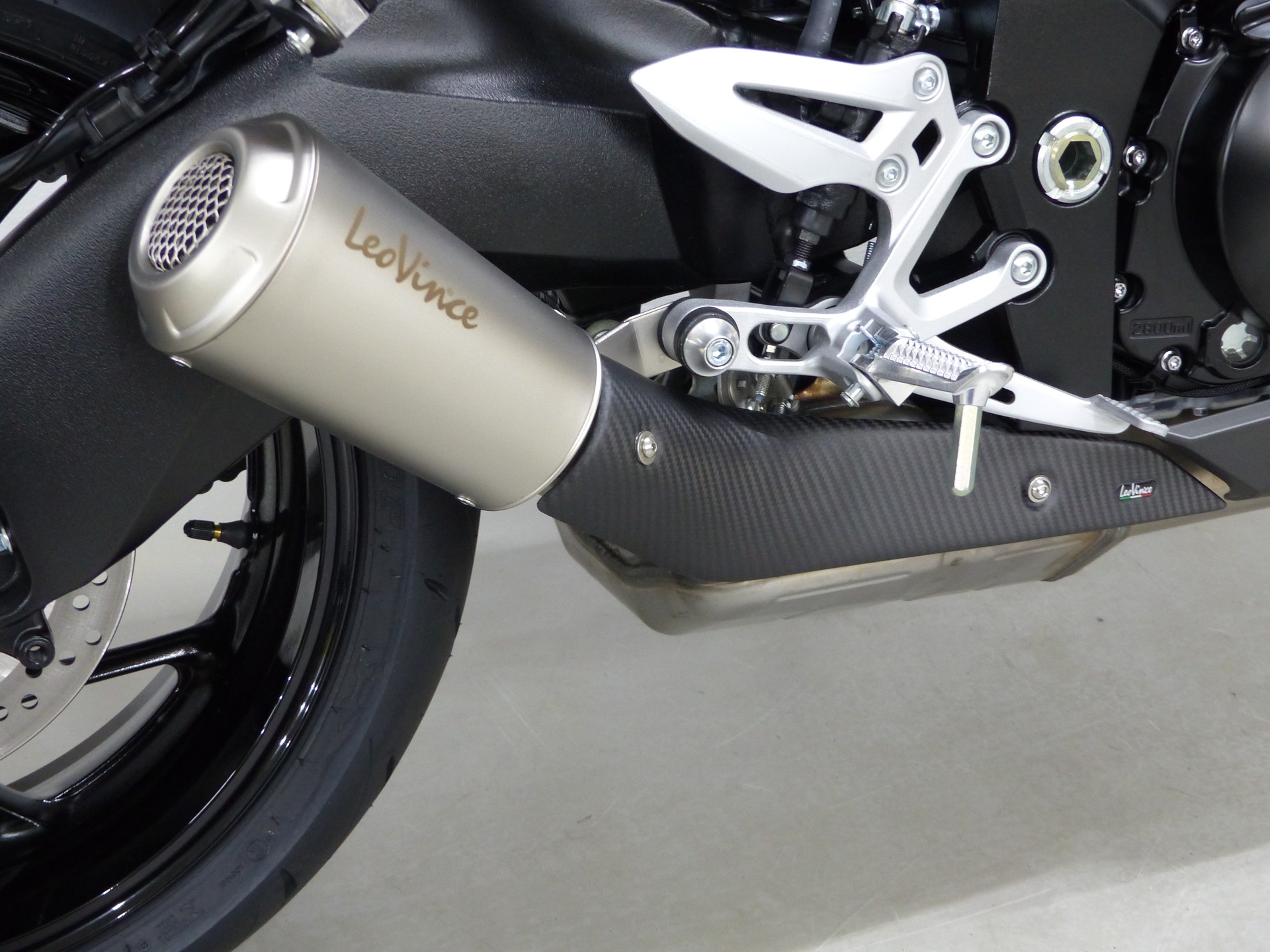 SUZUKI GSX-S 950 ABS 70kW mit Zubehör-showroom-element-1