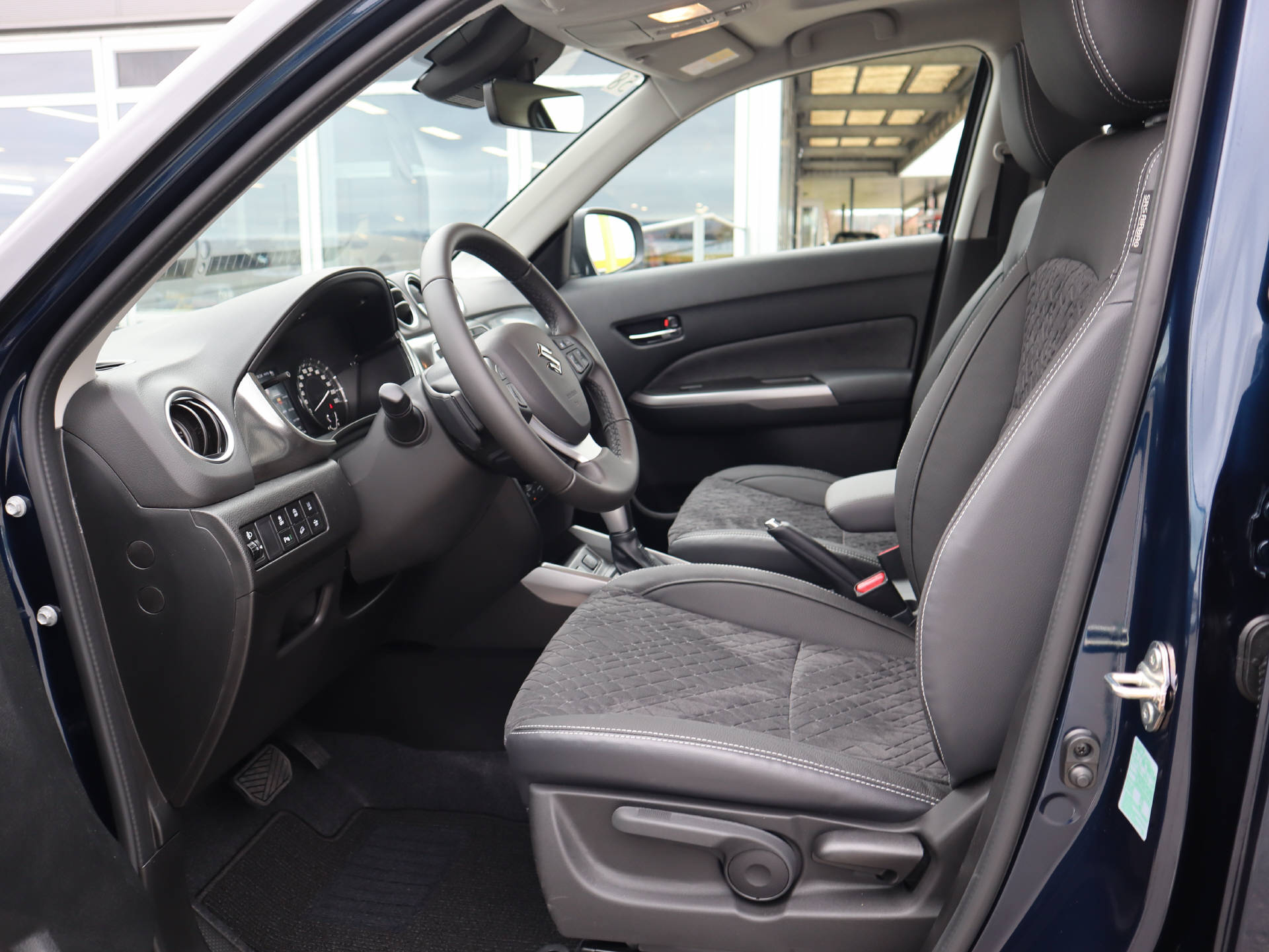 SUZUKI Vitara 1.4 T Compact Top Hybrid 4x4-image-9