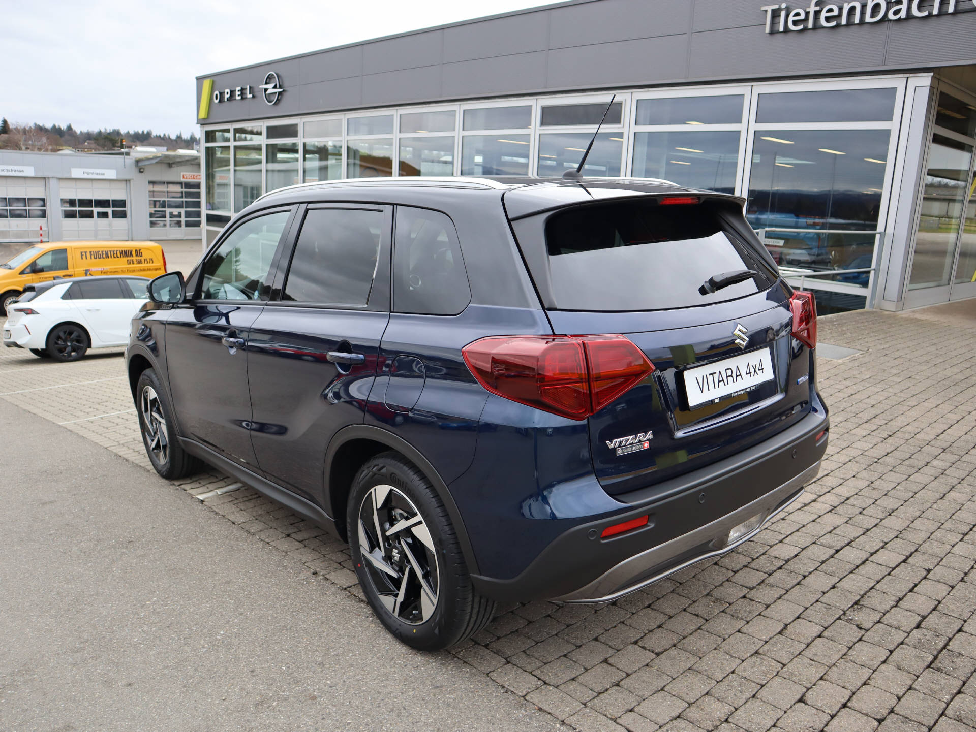 SUZUKI Vitara 1.4 T Compact Top Hybrid 4x4-image-6