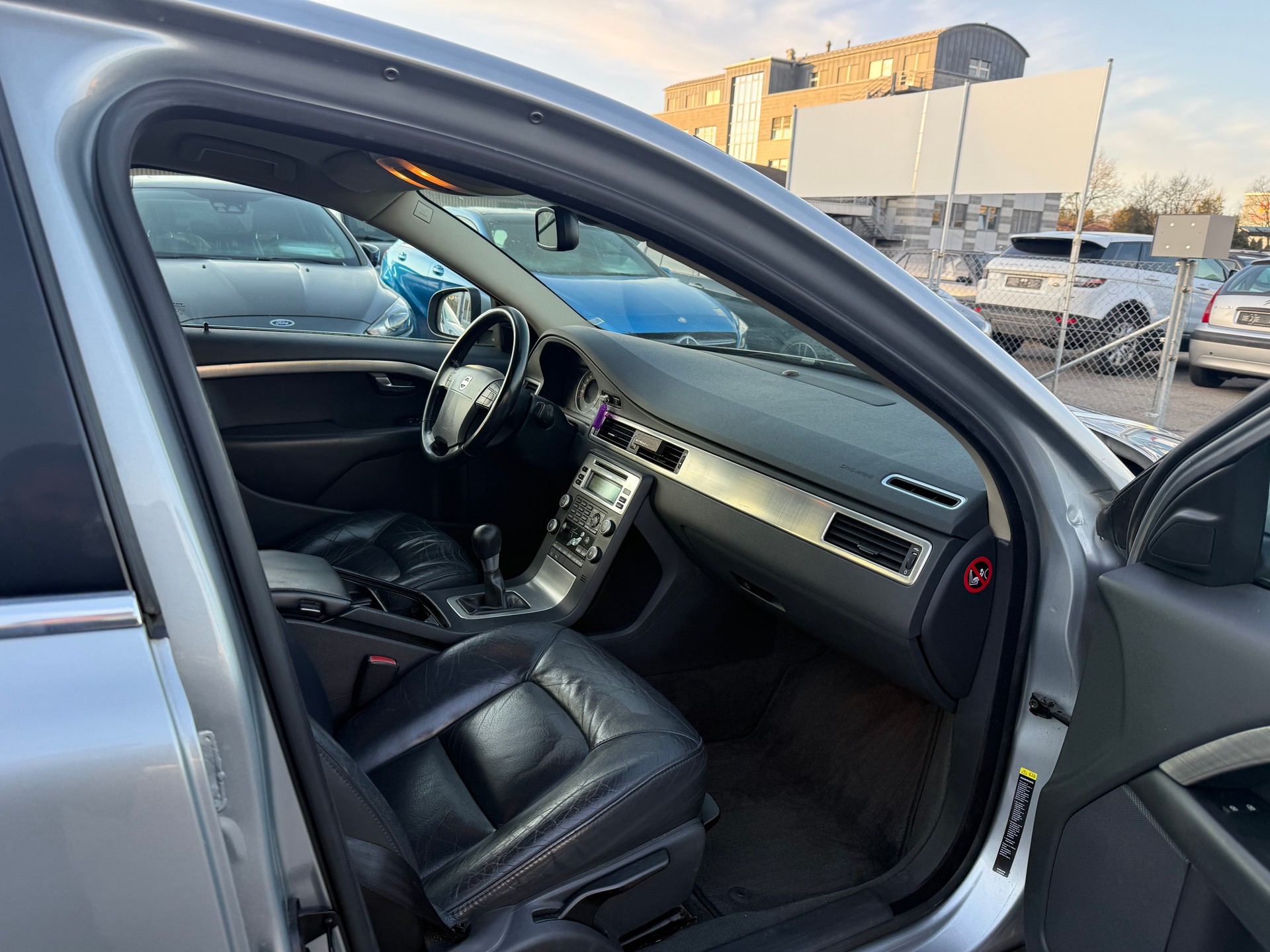 VOLVO S80 2.4D Momentum / Frisch ab MFK & Service / TAXI Ausrüstung / Neue Bremsen / Zahnriemen ersetzt-image-6