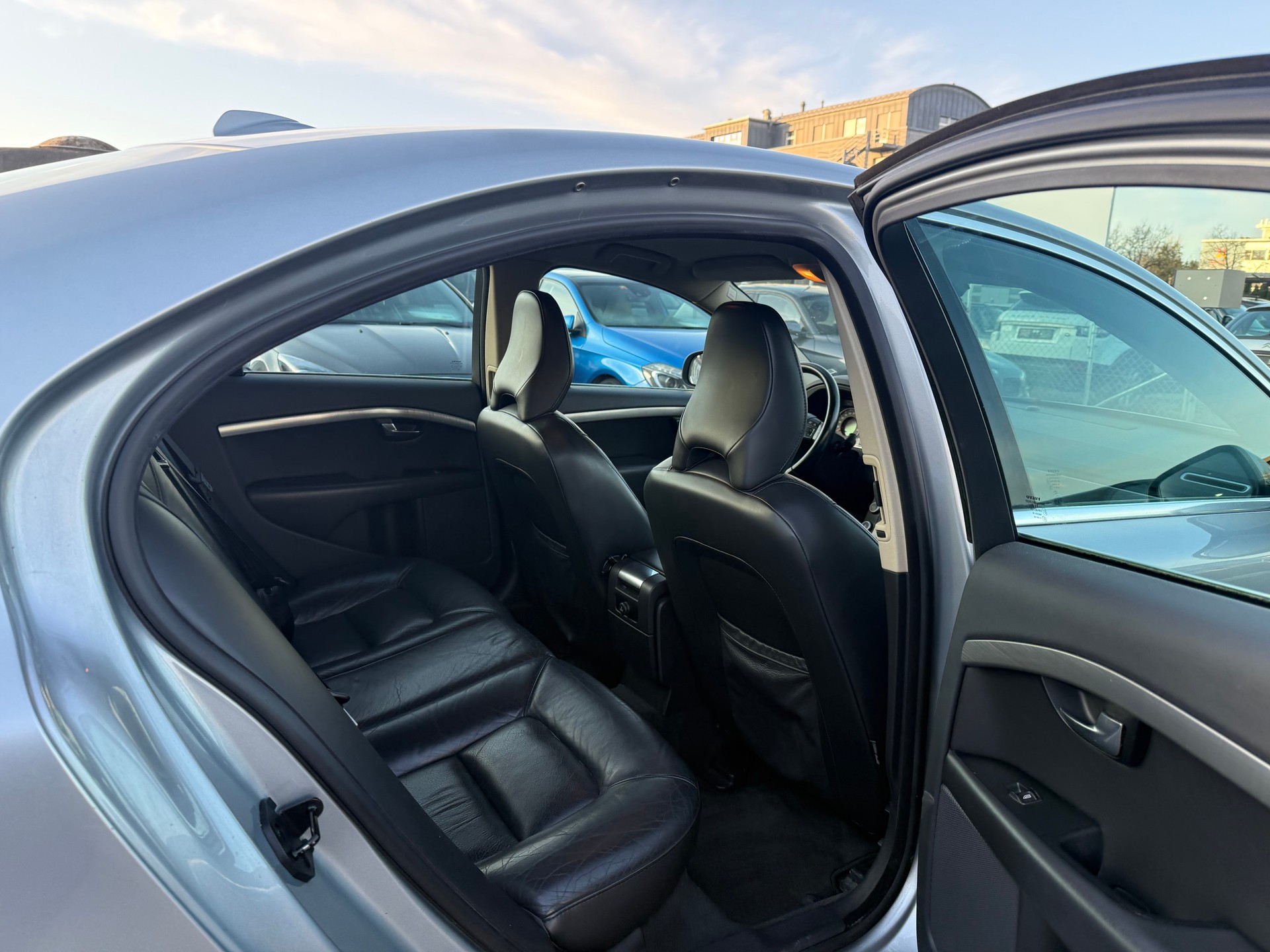 VOLVO S80 2.4D Momentum / Frisch ab MFK & Service / TAXI Ausrüstung / Neue Bremsen / Zahnriemen ersetzt-image-9