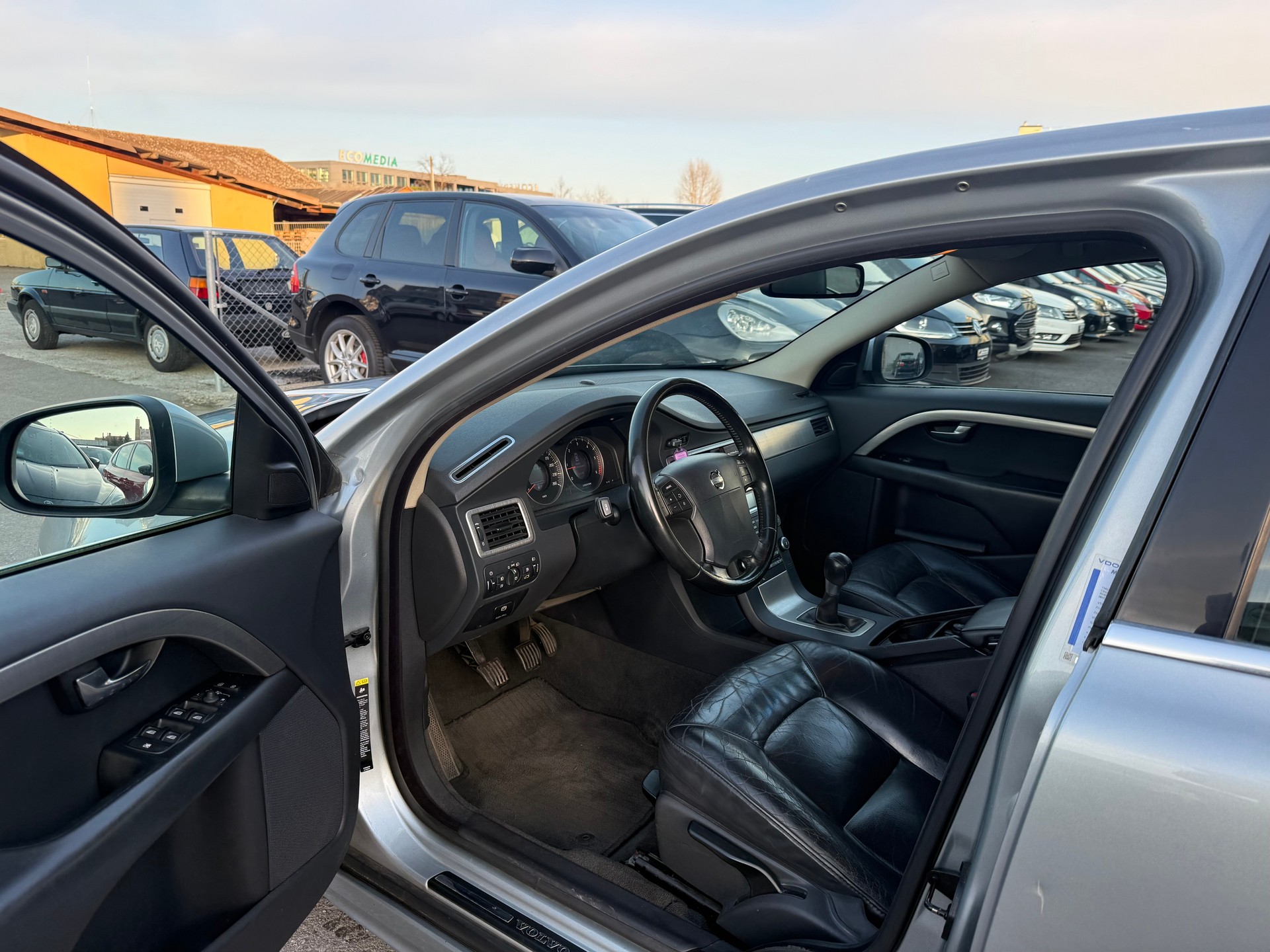 VOLVO S80 2.4D Momentum / Frisch ab MFK & Service / TAXI Ausrüstung / Neue Bremsen / Zahnriemen ersetzt-image-8