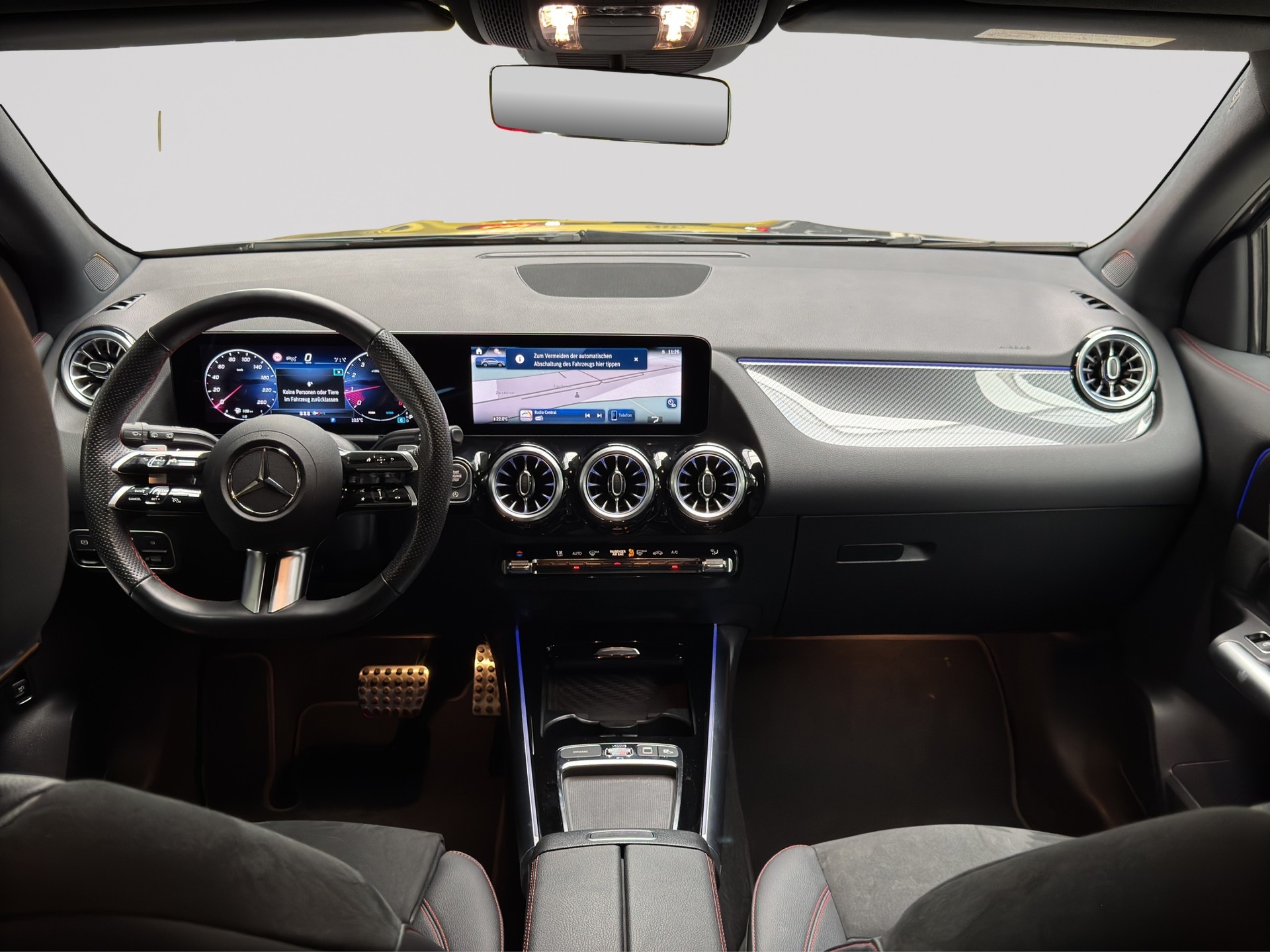 MERCEDES-BENZ GLA 200 AMG Line Night 7G-DCT-image-13