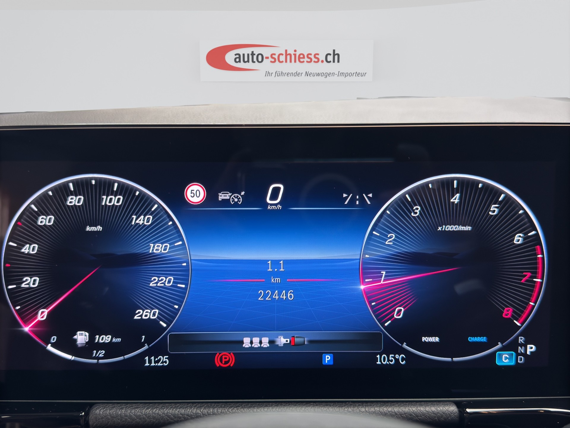 MERCEDES-BENZ GLA 200 AMG Line Night 7G-DCT-image-10