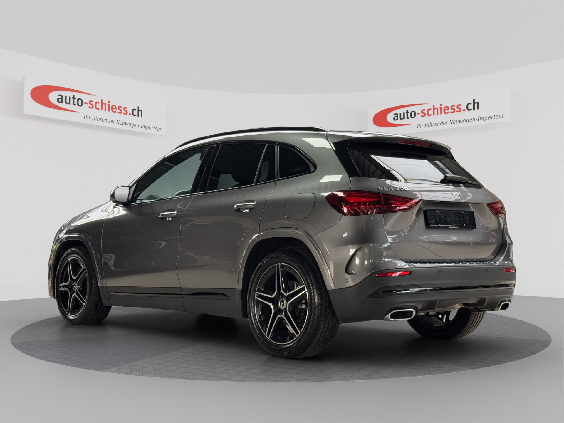 MERCEDES-BENZ GLA 200 AMG Line Night 7G-DCT-image-2