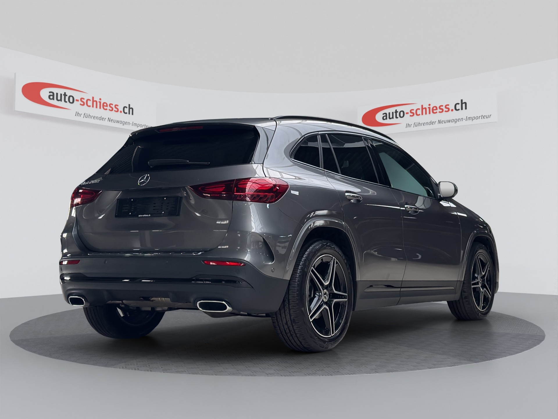 MERCEDES-BENZ GLA 200 AMG Line Night 7G-DCT-image-4