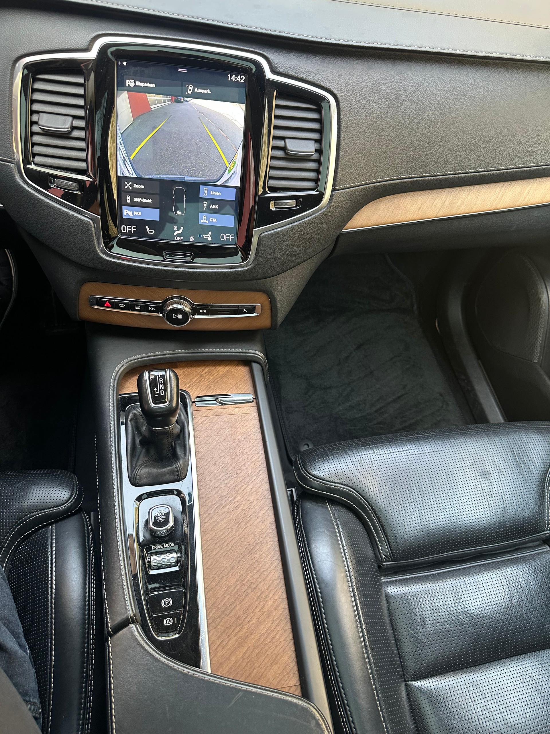 VOLVO XC90-image-13