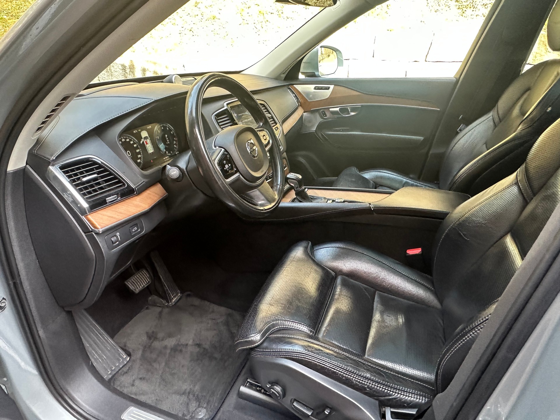 VOLVO XC90-image-10