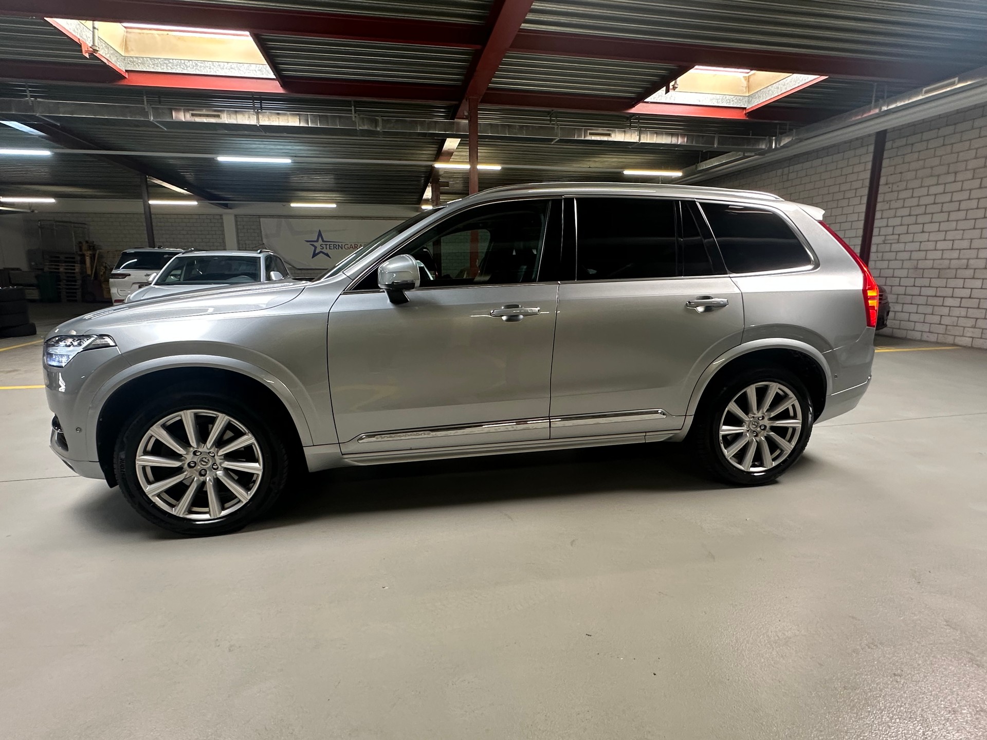 VOLVO XC90-image-1