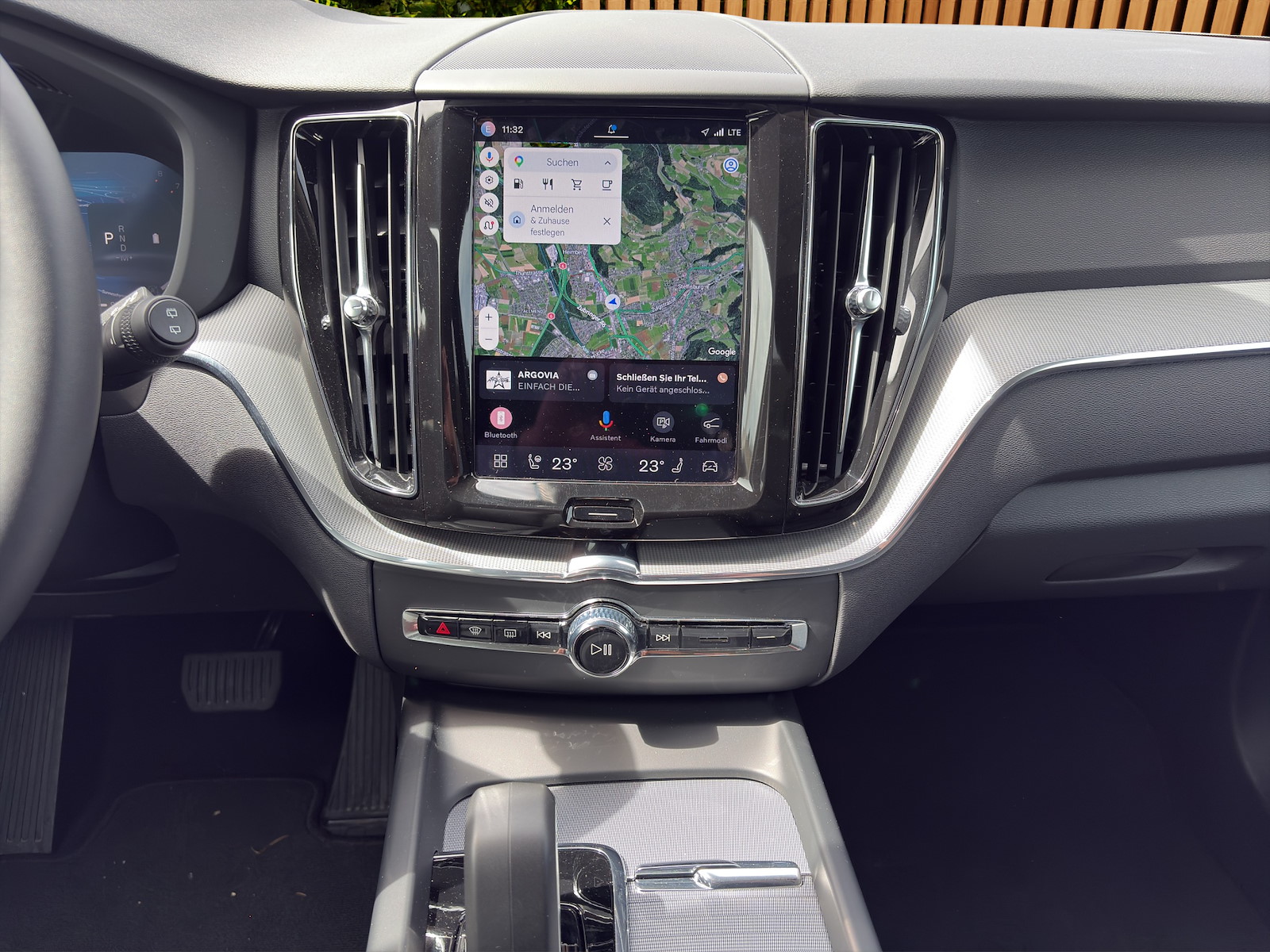 VOLVO XC60 2.0 B5 MH Plus Dark AWD-image-10