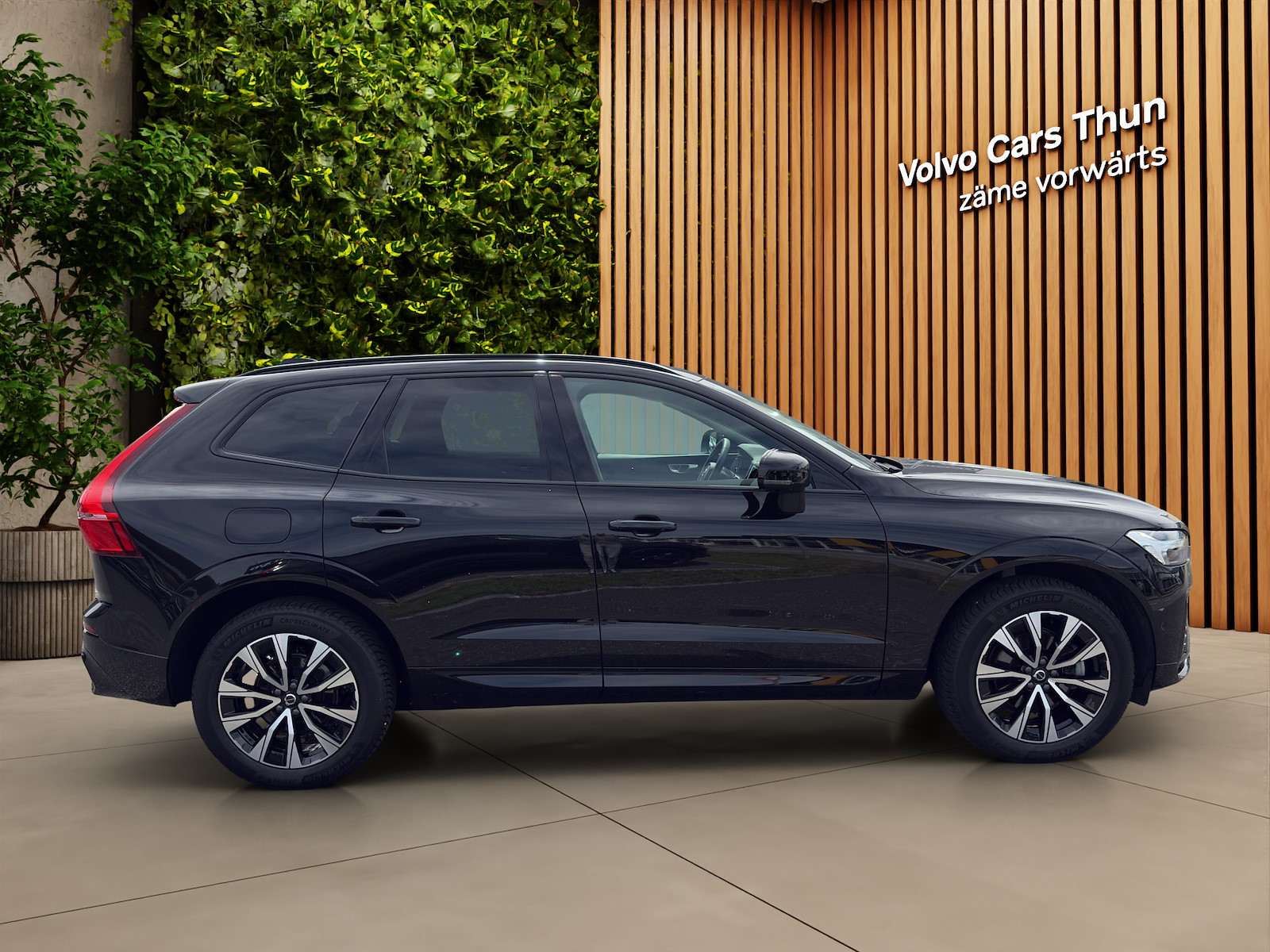 VOLVO XC60 2.0 B5 MH Plus Dark AWD-image-4