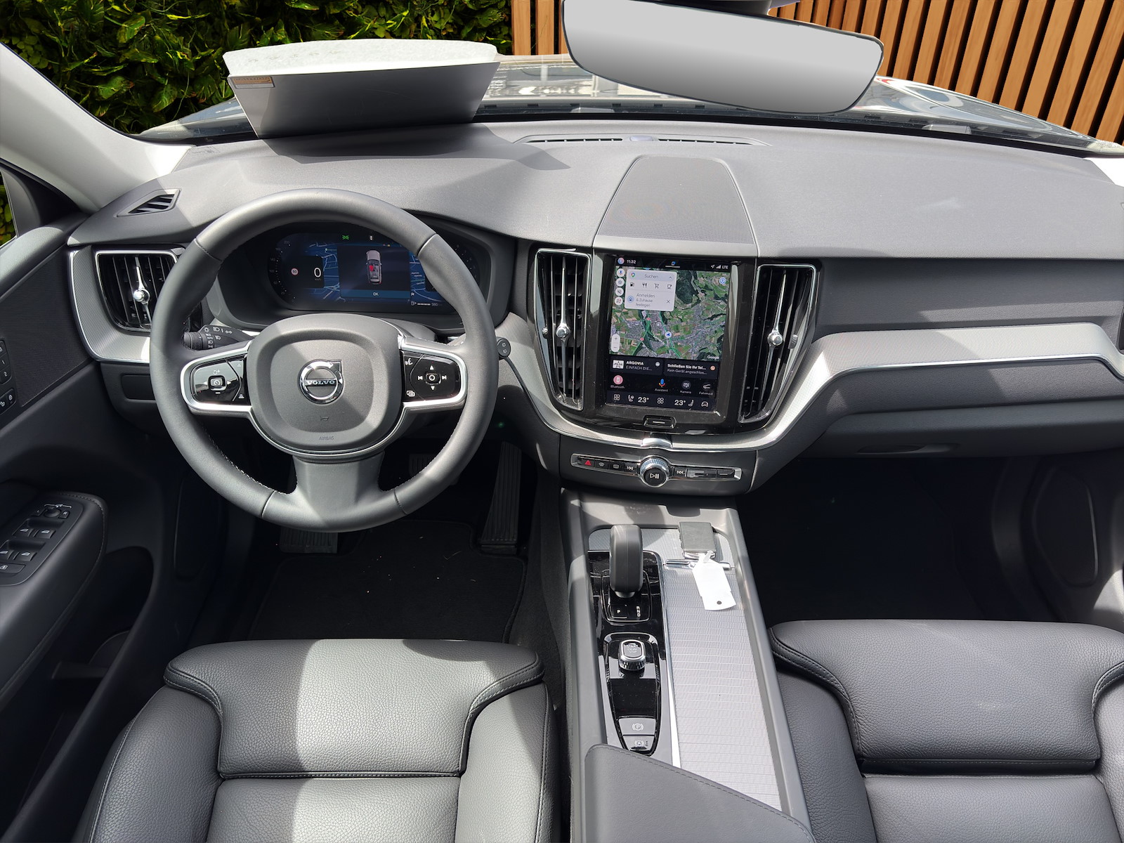 VOLVO XC60 2.0 B5 MH Plus Dark AWD-image-9