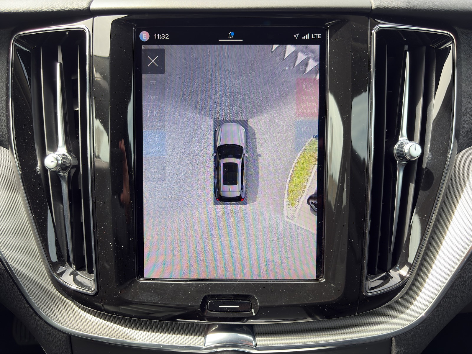 VOLVO XC60 2.0 B5 MH Plus Dark AWD-image-11
