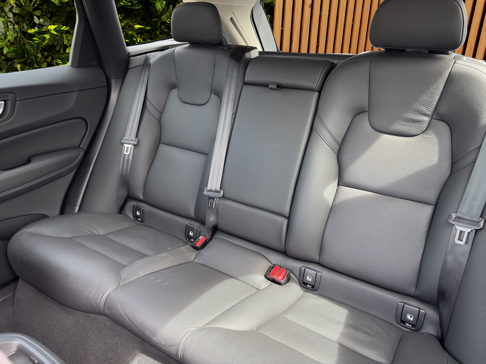 VOLVO XC60 2.0 B5 MH Plus Dark AWD-image-14
