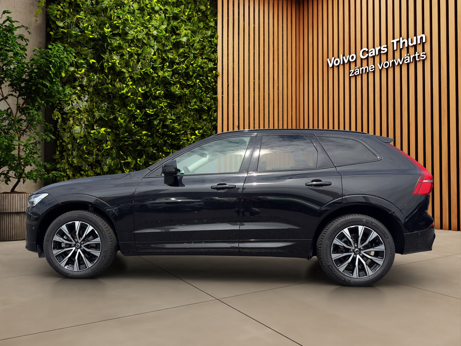 VOLVO XC60 2.0 B5 MH Plus Dark AWD-image-1