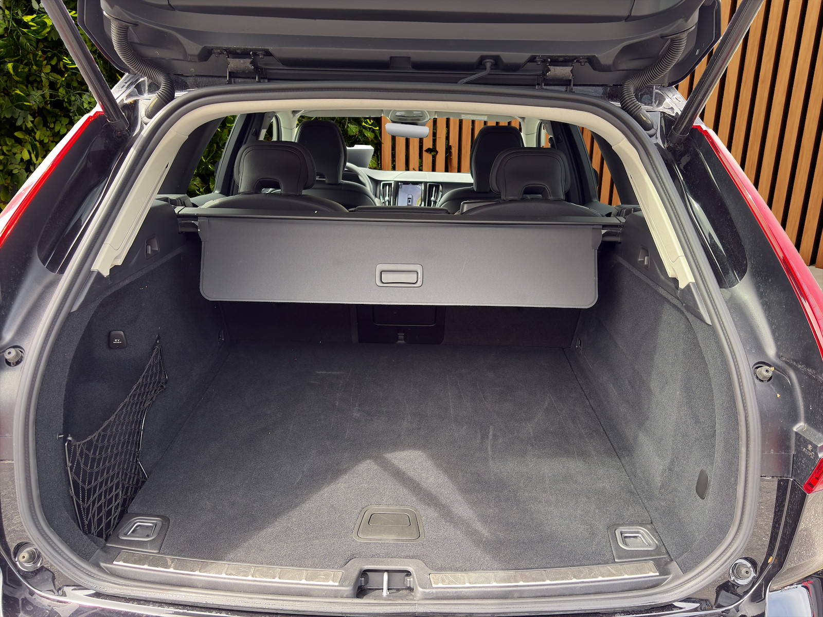 VOLVO XC60 2.0 B5 MH Plus Dark AWD-image-15