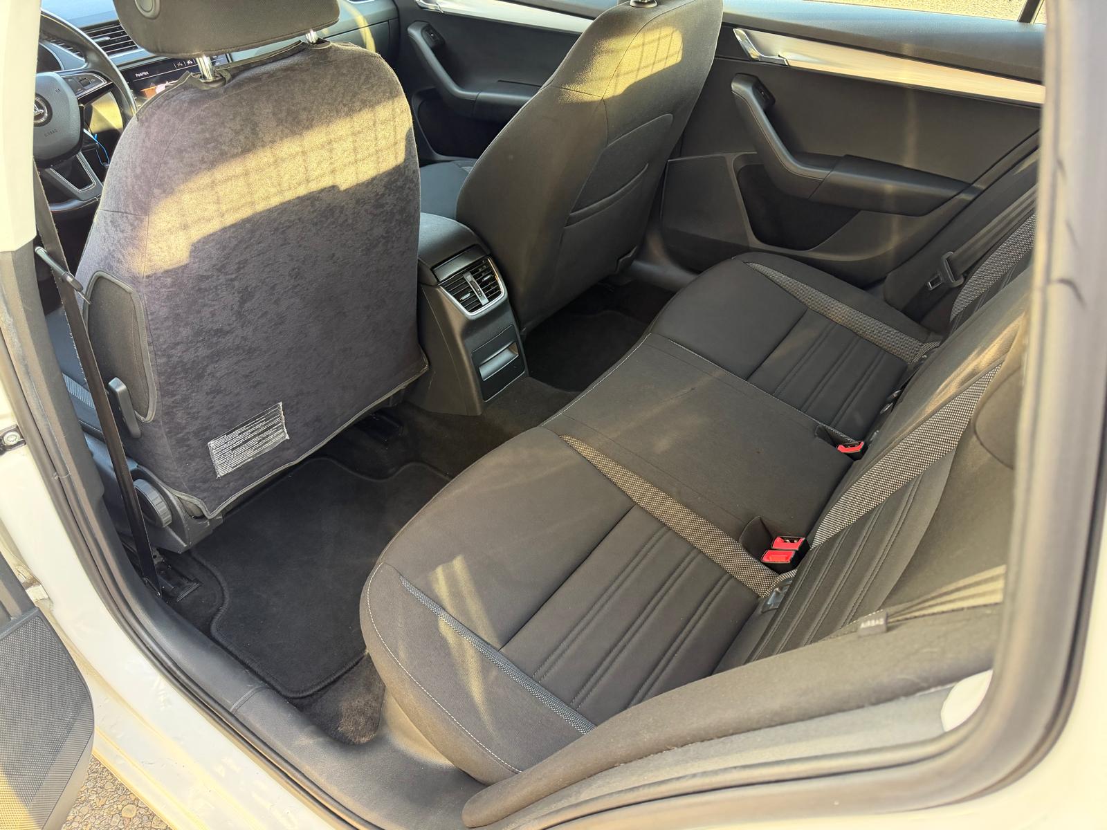 SKODA Octavia Combi 1.6 TDI Ambition 4x4-image-9