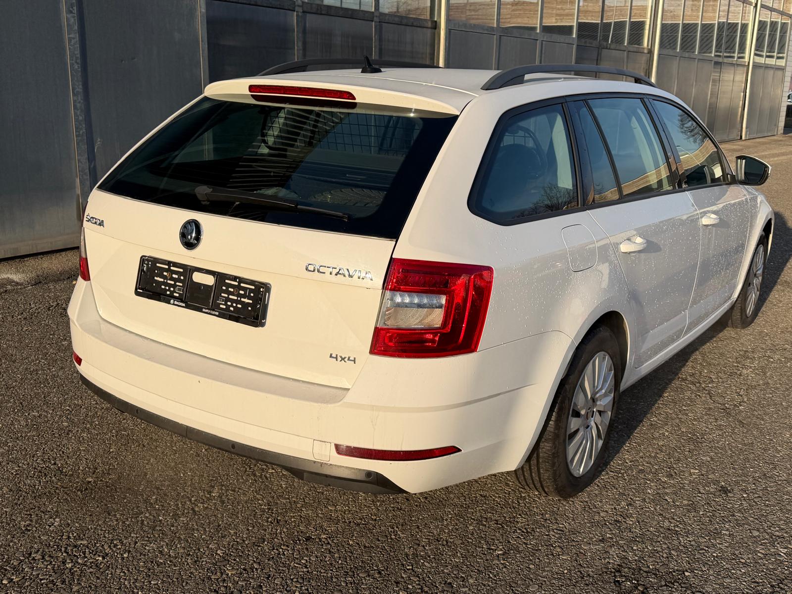 SKODA Octavia Combi 1.6 TDI Ambition 4x4-image-3