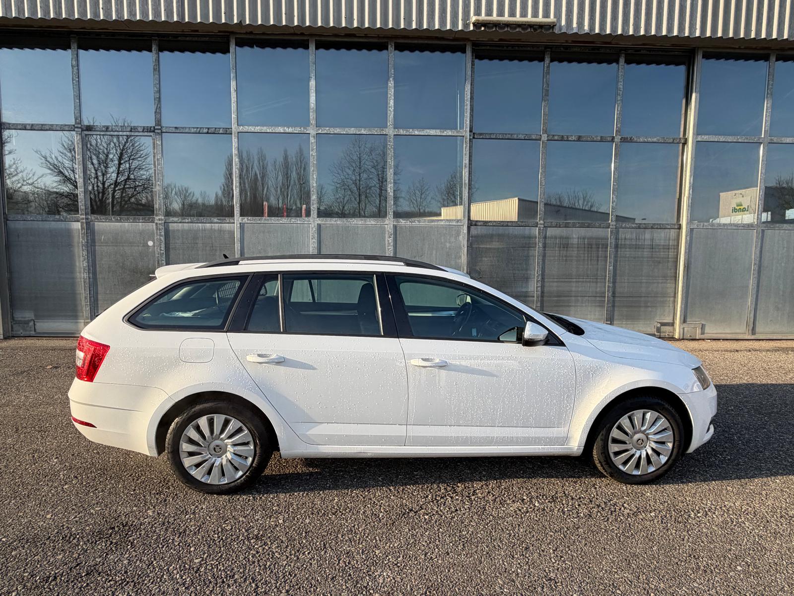 SKODA Octavia Combi 1.6 TDI Ambition 4x4-image-4