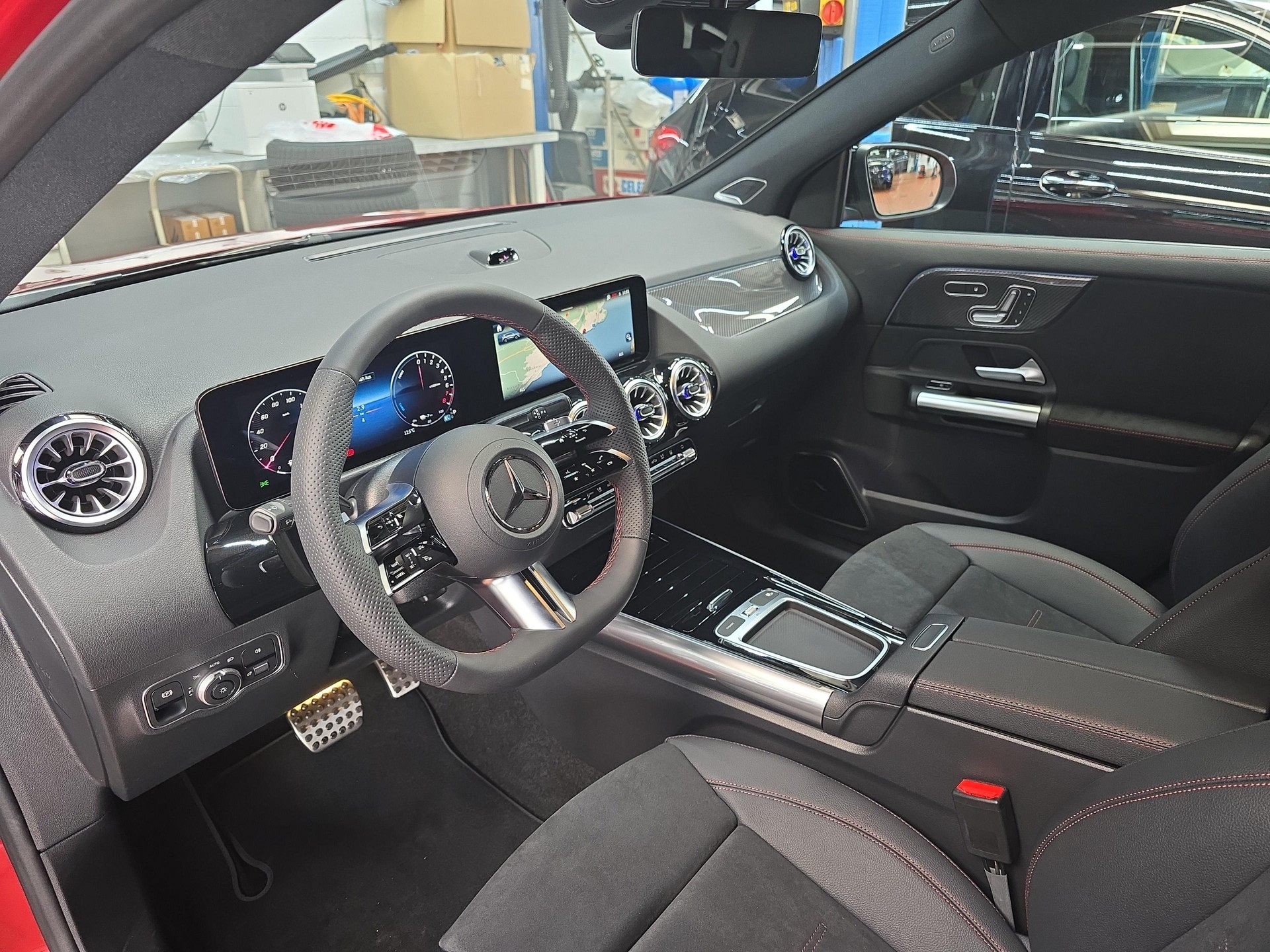 MERCEDES-BENZ GLA 250 e EQ Star AMG Line-image-5
