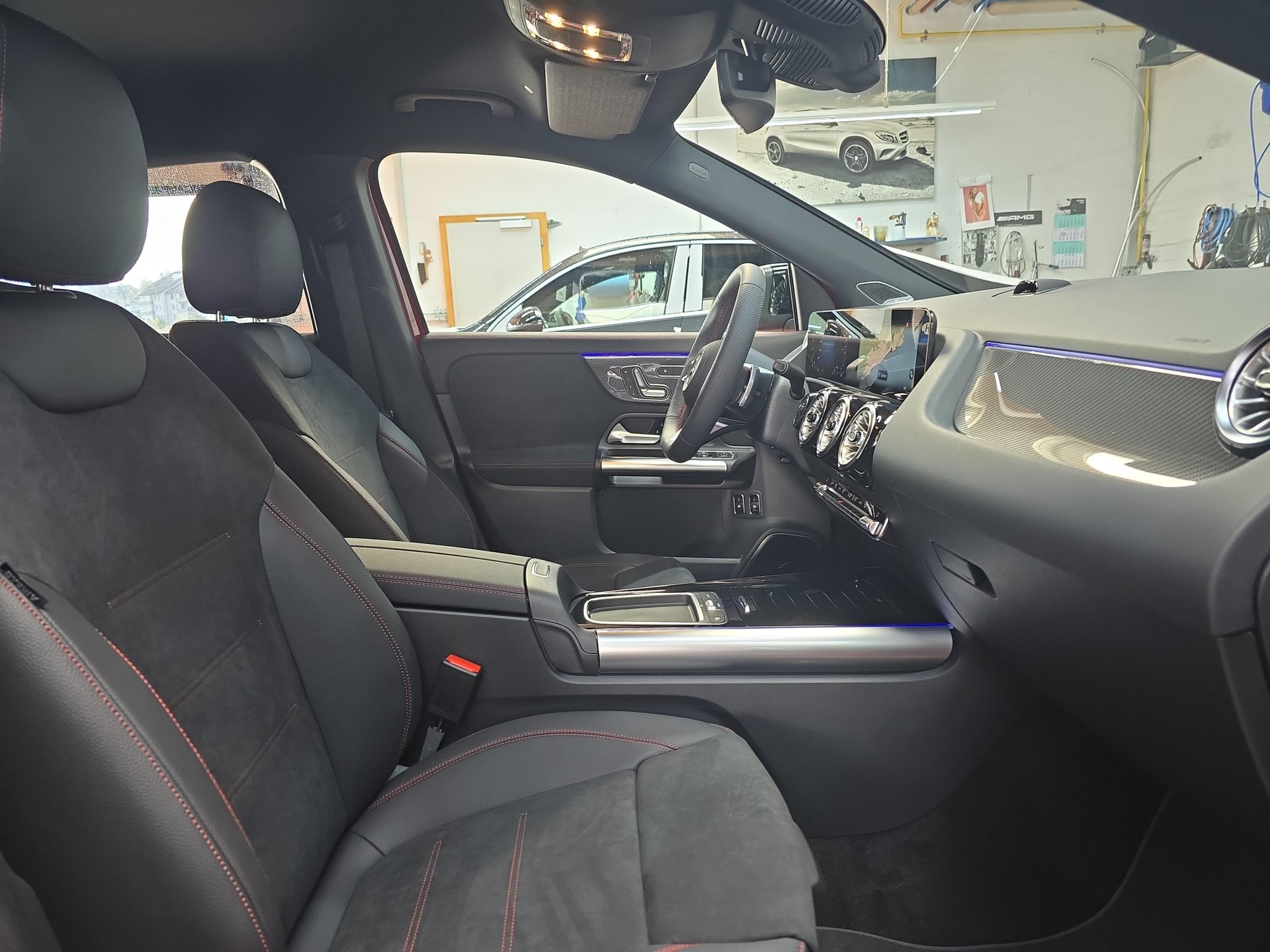 MERCEDES-BENZ GLA 250 e EQ Star AMG Line-image-7