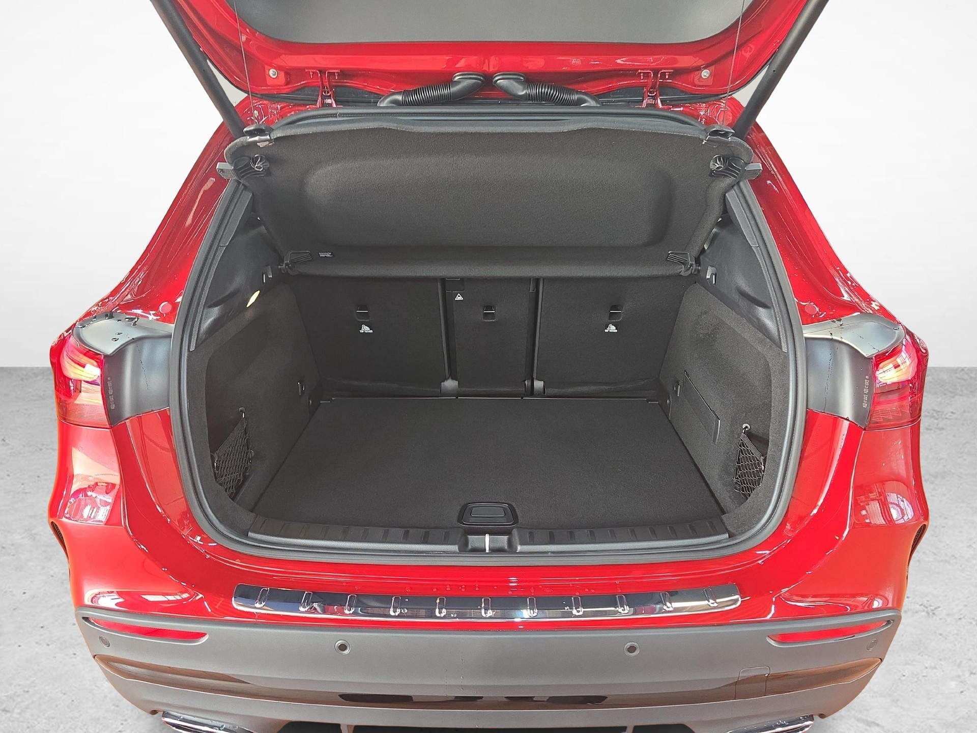 MERCEDES-BENZ GLA 250 e EQ Star AMG Line-image-9