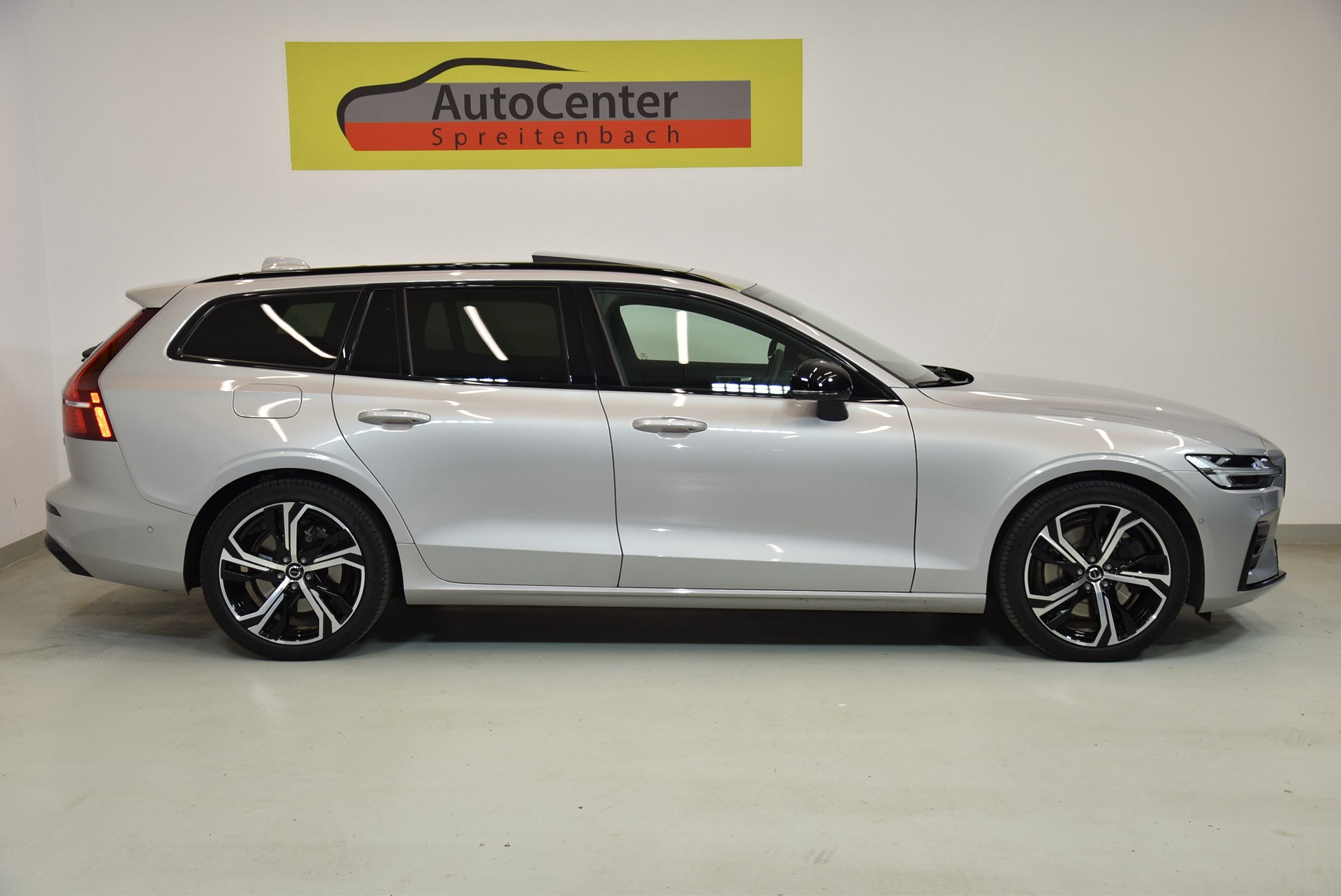 VOLVO V60 B6 AWD Benzin Mild Hybrid Ultimate Dark Geartronic-image-13