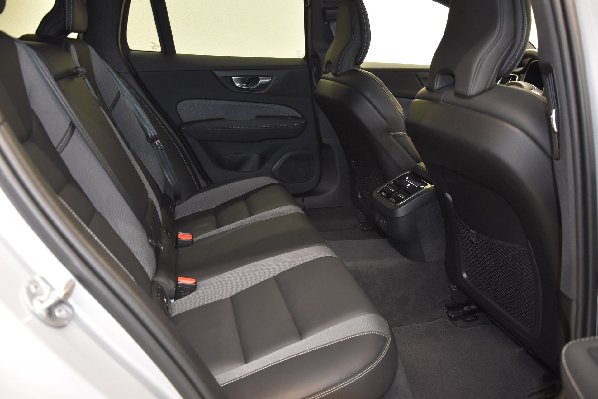 VOLVO V60 B6 AWD Benzin Mild Hybrid Ultimate Dark Geartronic-image-6