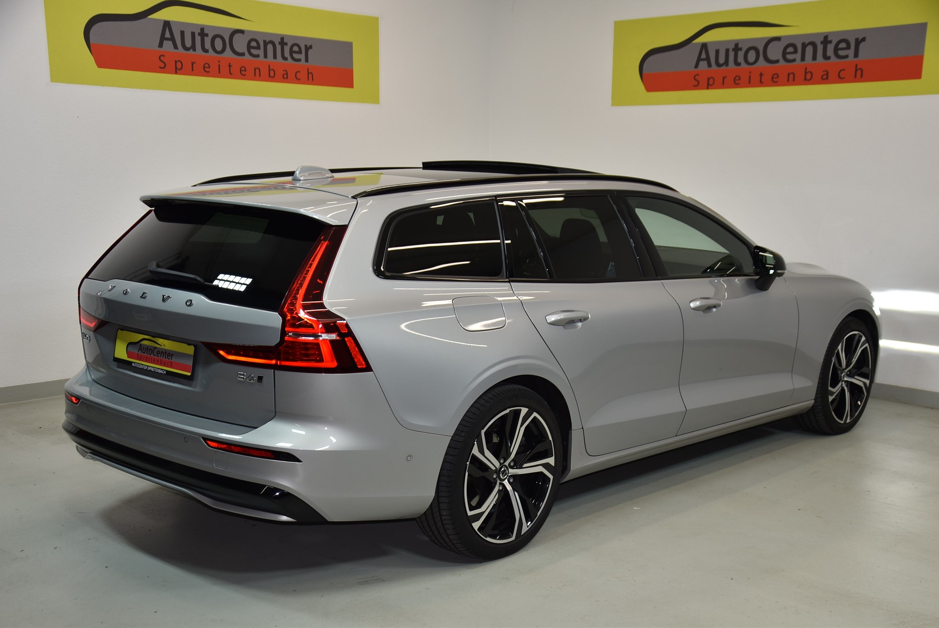 VOLVO V60 B6 AWD Benzin Mild Hybrid Ultimate Dark Geartronic-image-14