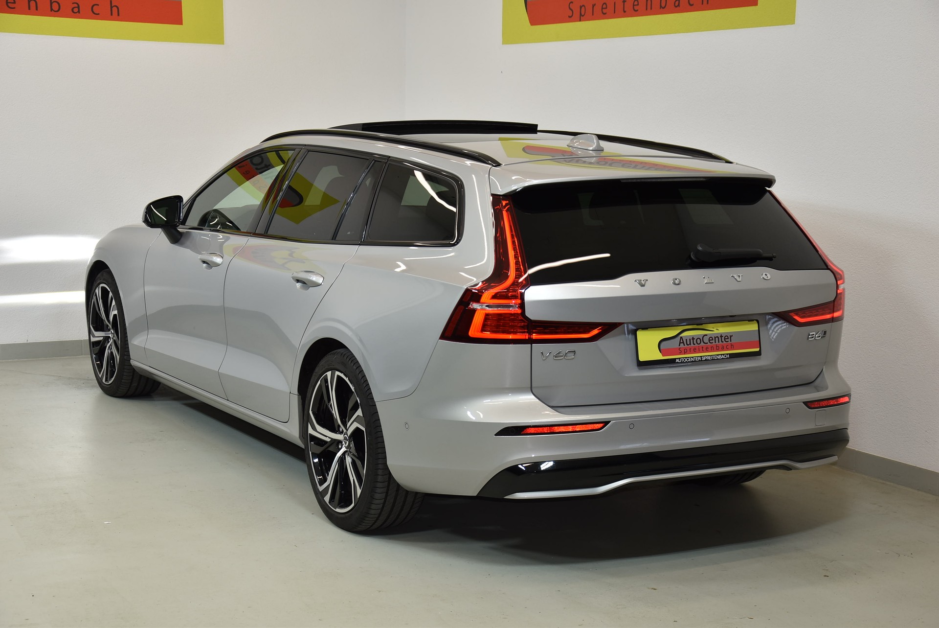 VOLVO V60 B6 AWD Benzin Mild Hybrid Ultimate Dark Geartronic-image-12