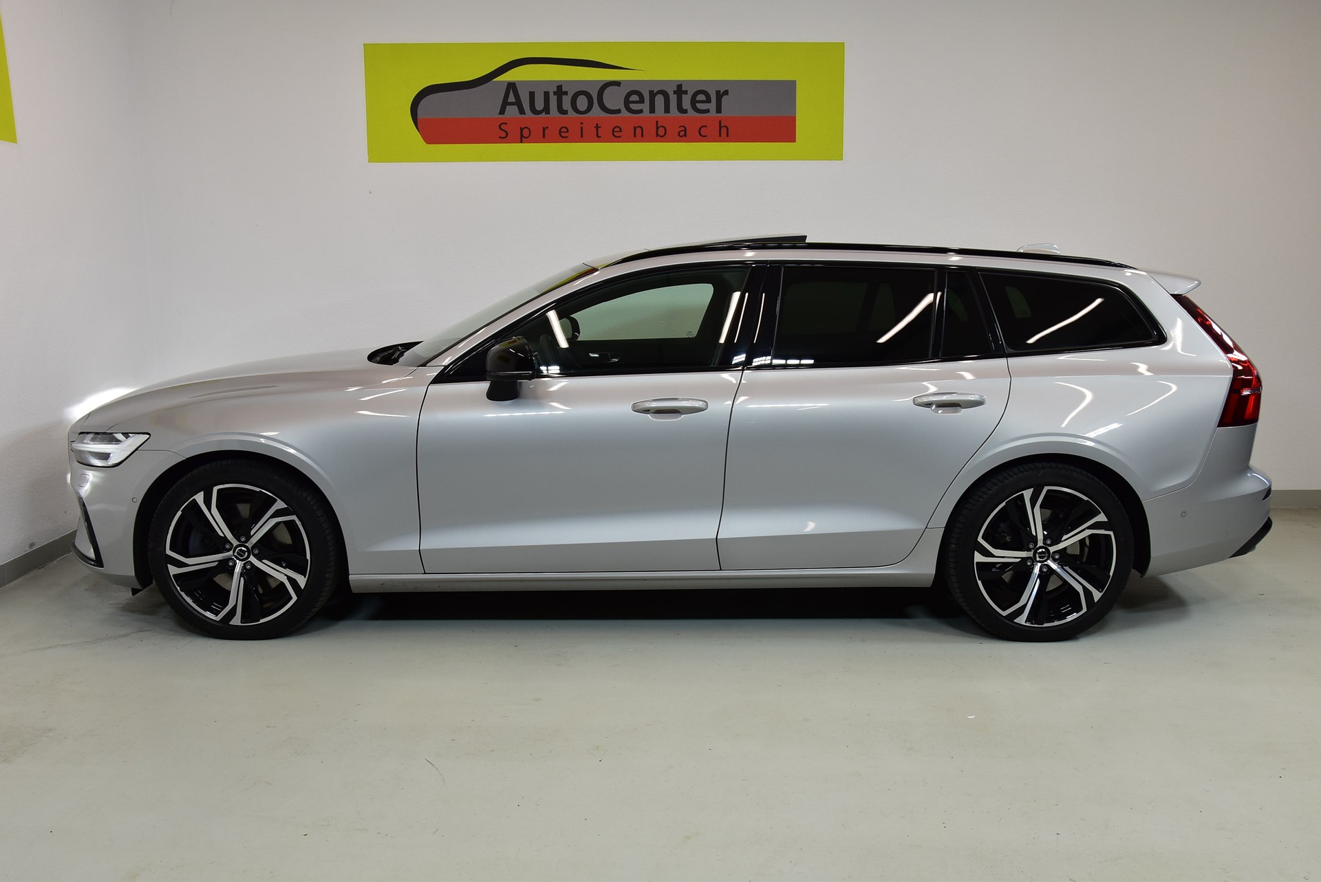 VOLVO V60 B6 AWD Benzin Mild Hybrid Ultimate Dark Geartronic-image-11